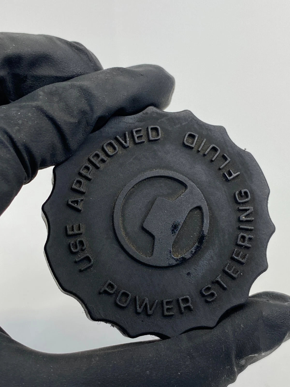 2005-2010 CHRYSLER 300 POWER STEERING FLUID RESERVOIR BOTTLE TANK CAP COVER OEM