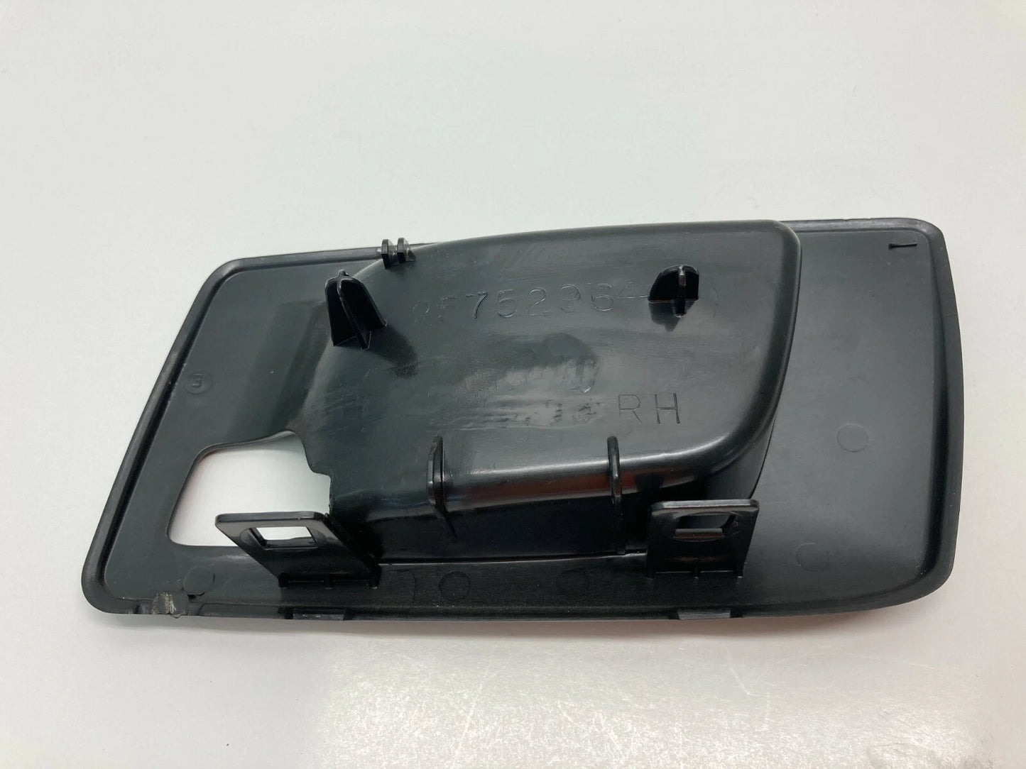 2003-2007 CADILLAC CTS REAR RIGHT SIDE INNER DOOR HANDLE BEZEL COVER 25752964