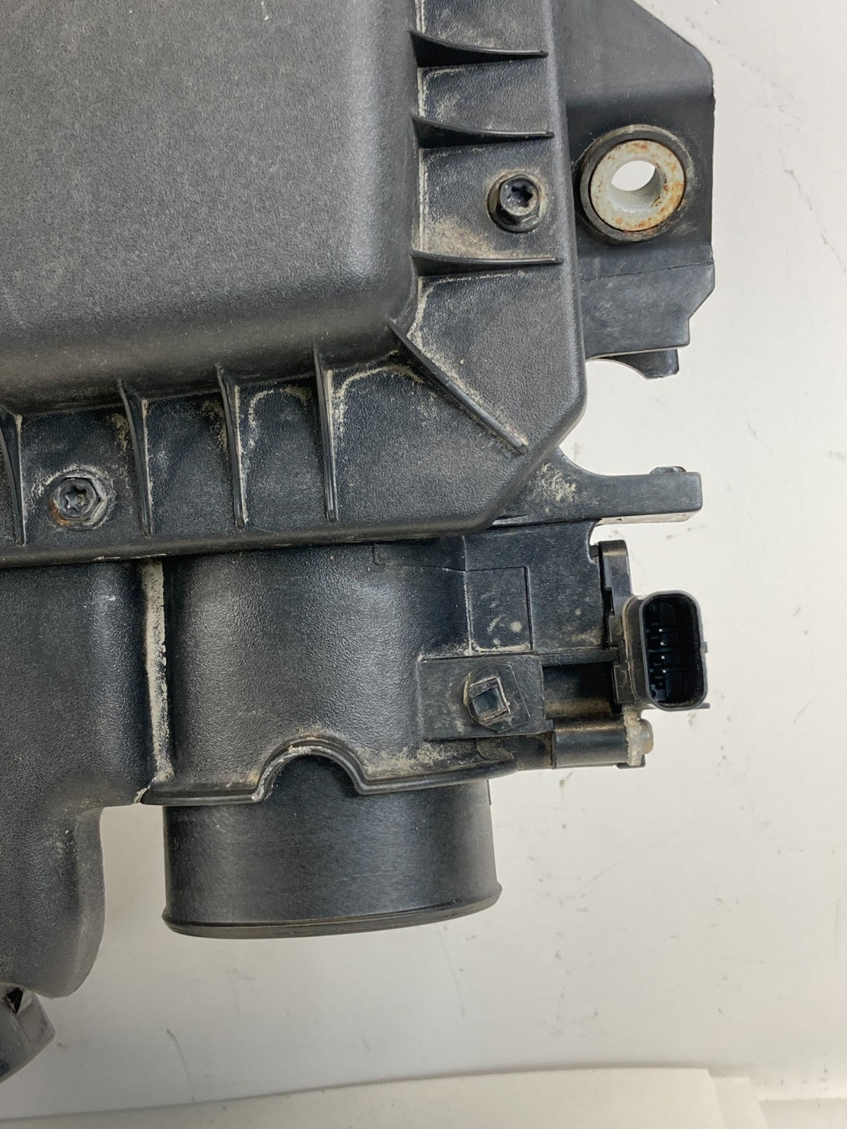 2013-2018 Ford C-Max Hybrid 2.0L L4 Air Cleaner Intake Body Filter Housing OEM