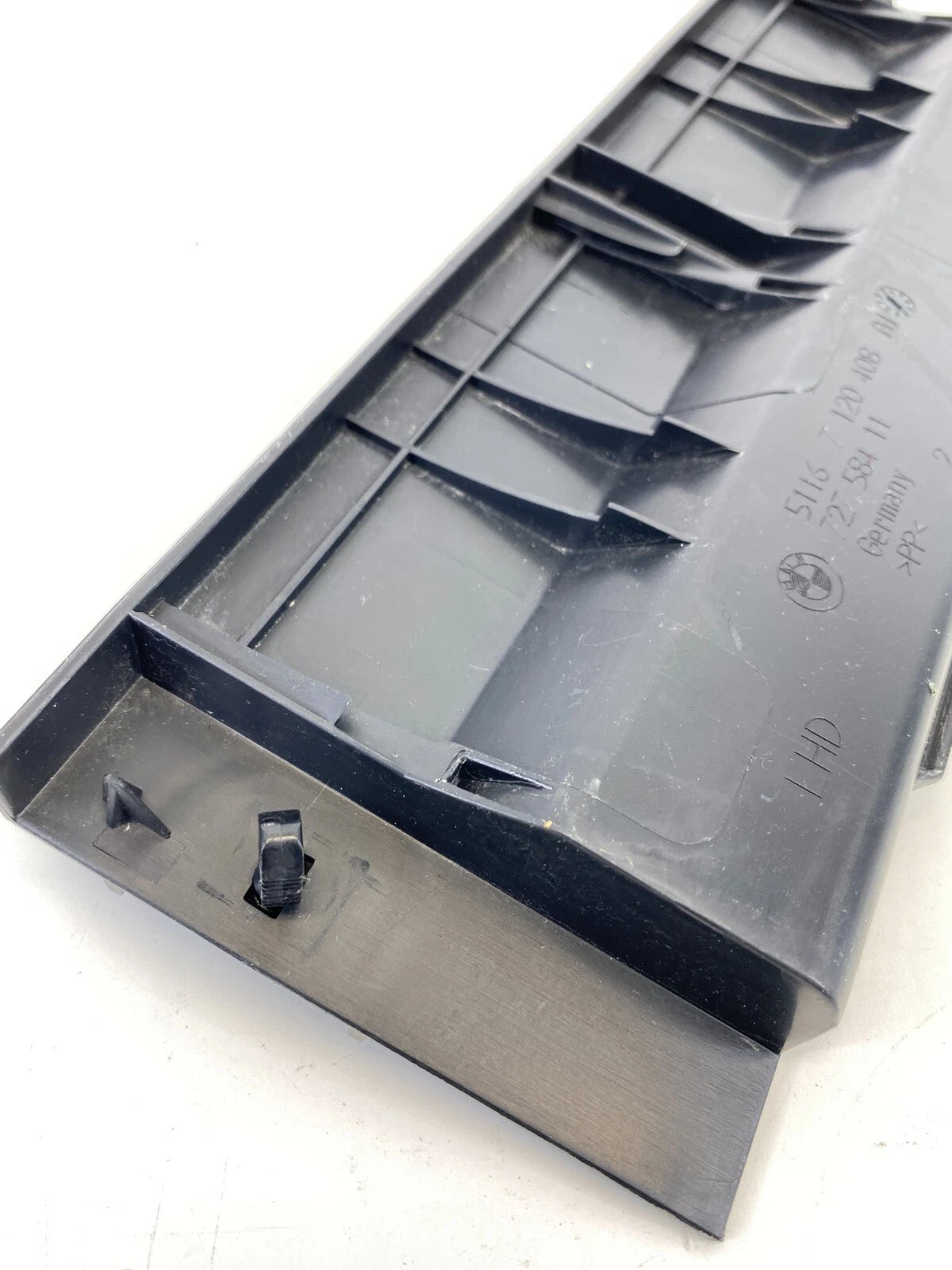2006 BMW 330XI 330I GLOVE BOX FUSE LID BRACKET COVER BLACK 51167120408 OEM