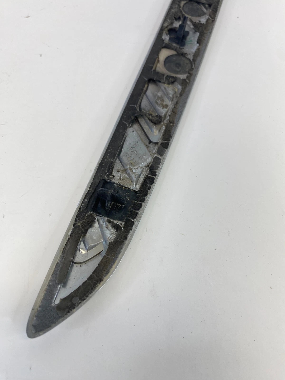 2008-2012 BUICK ENCLAVE RIGHT SIDE HOOD EXTERIOR GRILLE TRIM MOLDING CHROME OEM