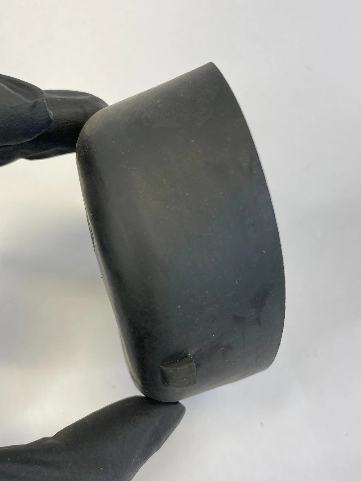 2002-2009 CHEVY TRAILBLAZER CENTER CONSOLE CUP HOLDER RUBBER MAT INSERT DDD23949