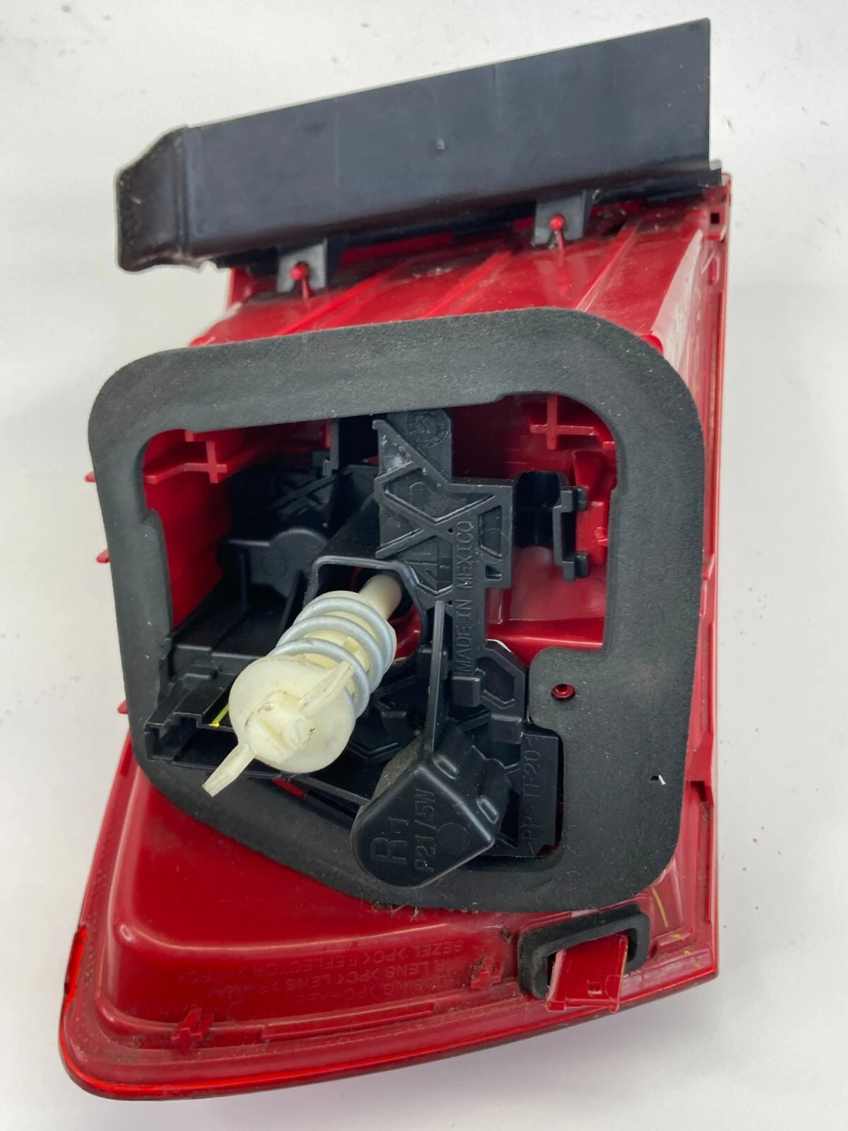 2011-2014 VOLKSWAGEN JETTA SEDAN RH PASSENGER SIDE OUTER TAILLIGHT TAILLAMP OEM