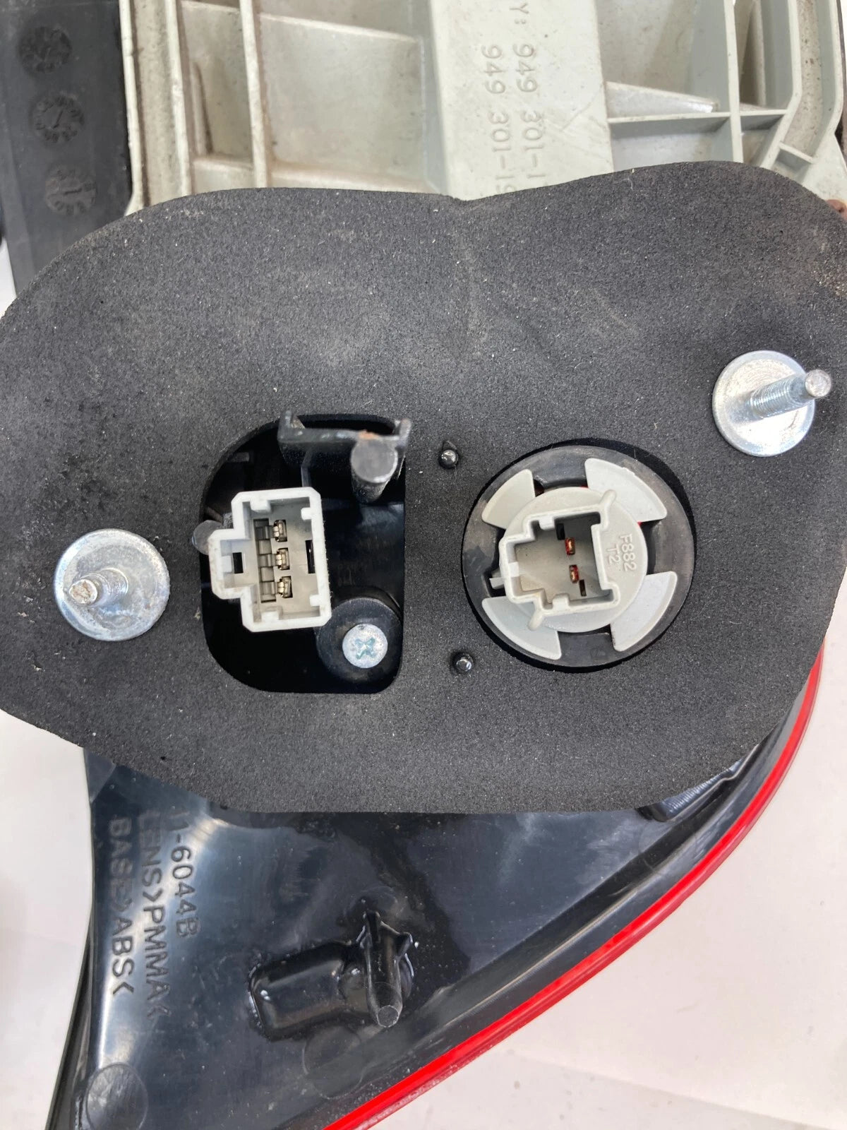 04-06 ACURA TL REAR LEFT SIDE TAIL LIGHT TAILLIGHT LAMP AFTERMARKET 94930117