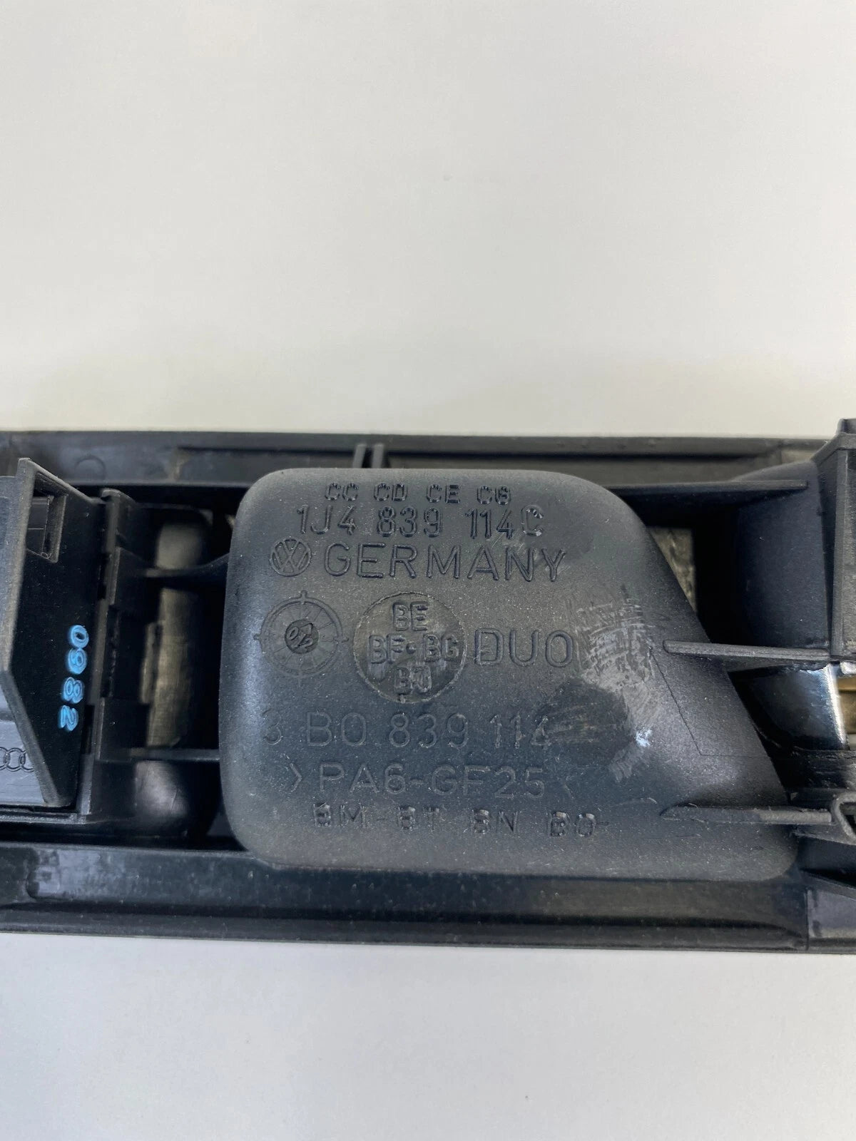 03-05 VW PASSAT FRONT RIGHT INTERIOR DOOR HANDLE W/ WINDOW SWITCH 3B0839114 OEM