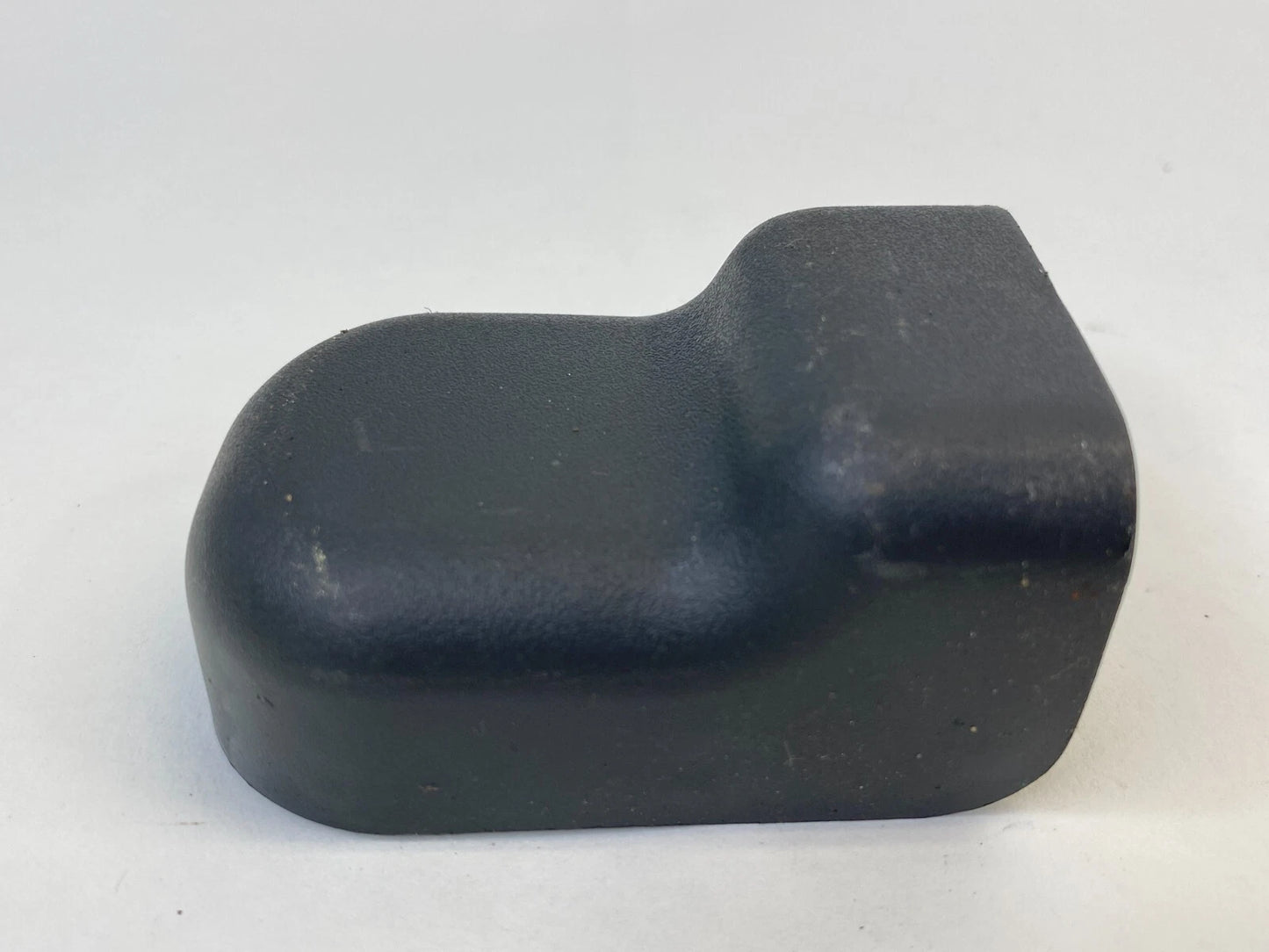 07-10 HYUNDAI ELANTRA SDN FRONT LEFT SEAT TRACK CAP COVER TRIM 88567-3K000 OEM