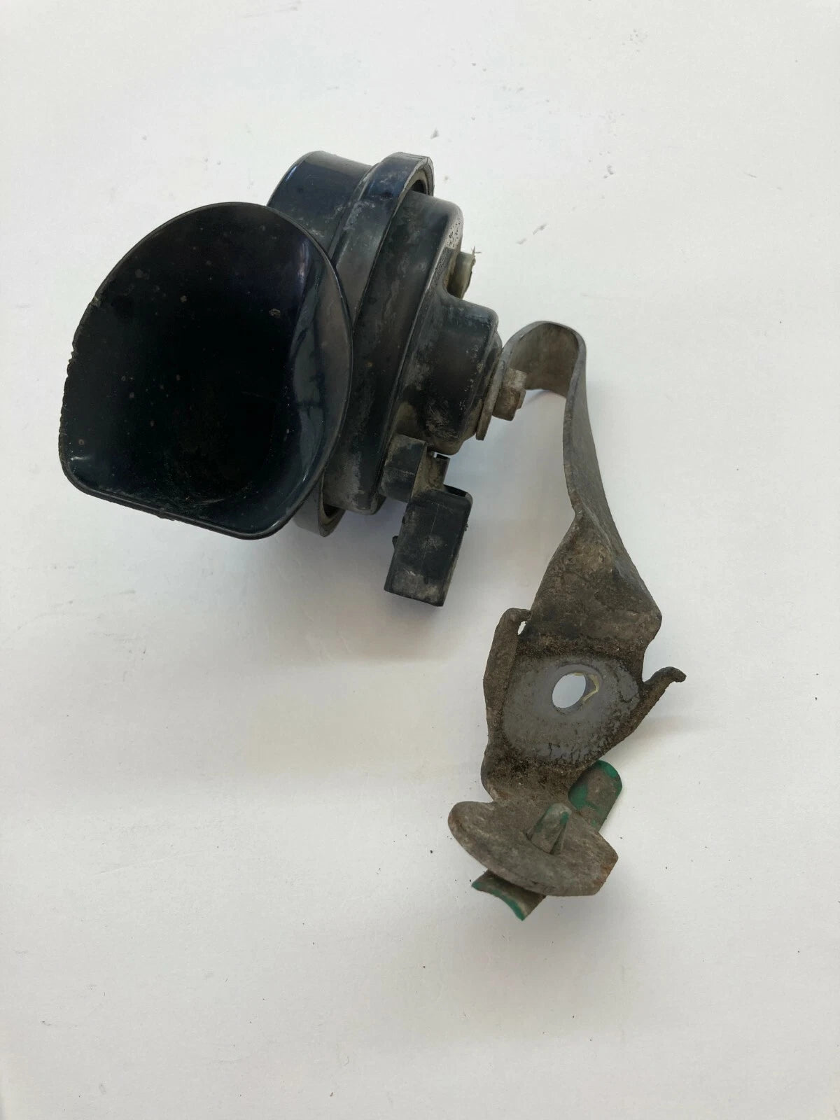 2006-2010 VOLKSWAGEN PASSAT SEDAN HIGH NOTE TONE SIGNAL HORN & BRACKET 3C0951223