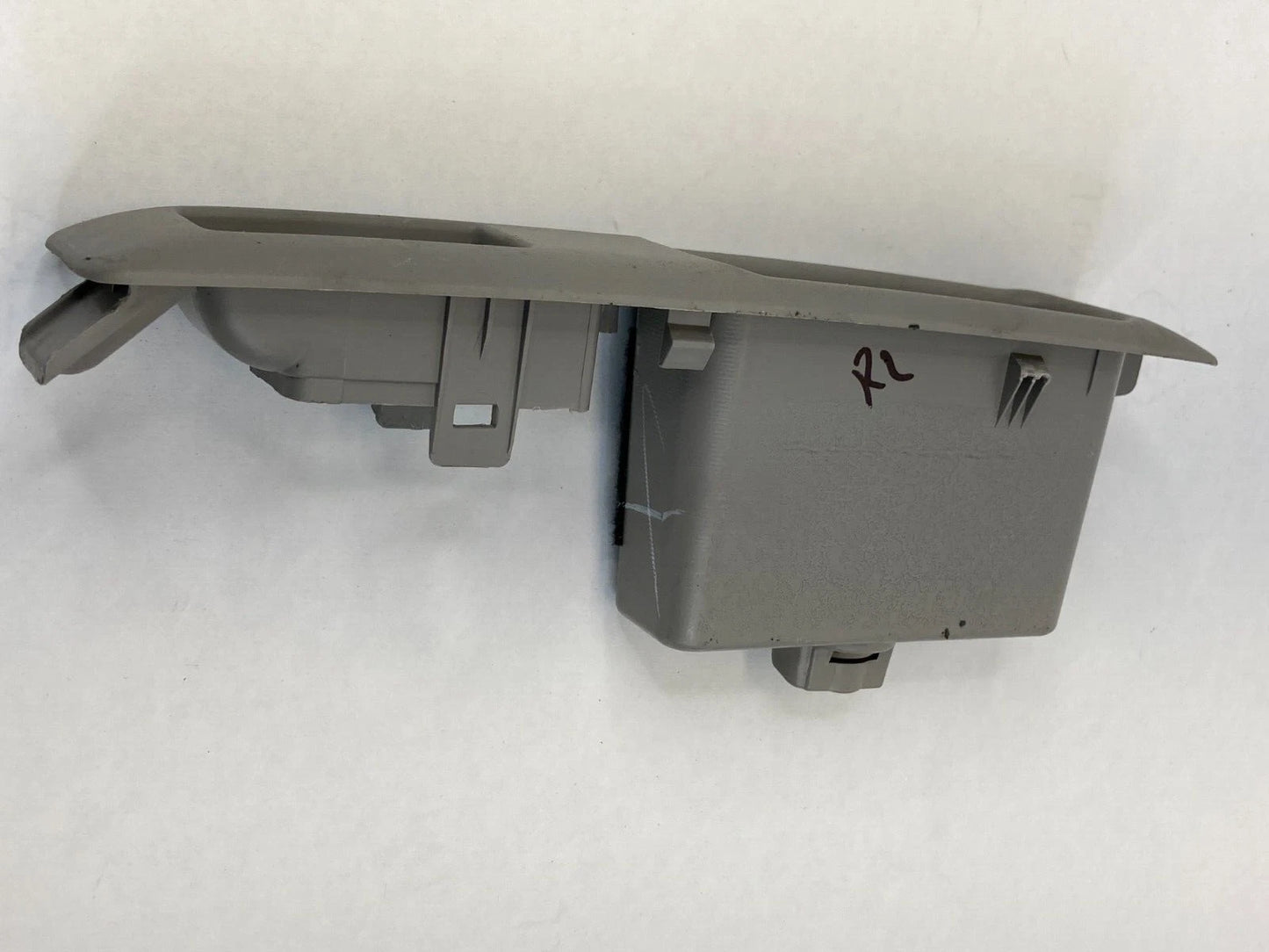 2008-2013 NISSAN ROGUE REAR LEFT SIDE POWER WINDOW SWITCH BEZEL 82961-JM00A OEM