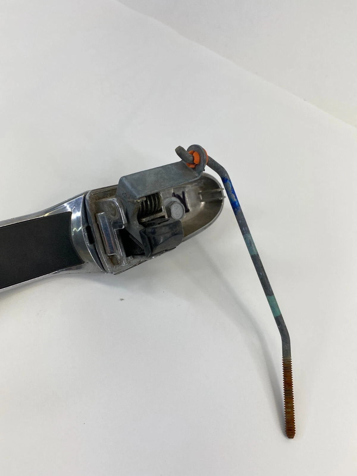 2006-2011 BUICK LUCERNE REAR RIGHT SIDE EXTERIOR OUTER DOOR HANDLE ASSEMBLY OEM