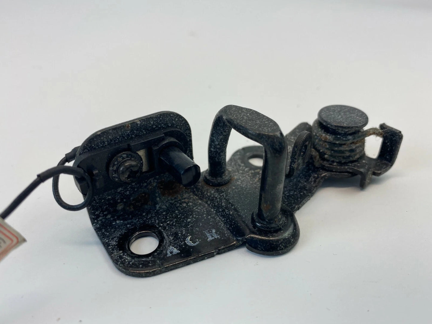 2004 2005 2006 KIA AMANTI HOOD LOCK LATCH PROTECTOR W/ CABLE 93230-39000 OEM