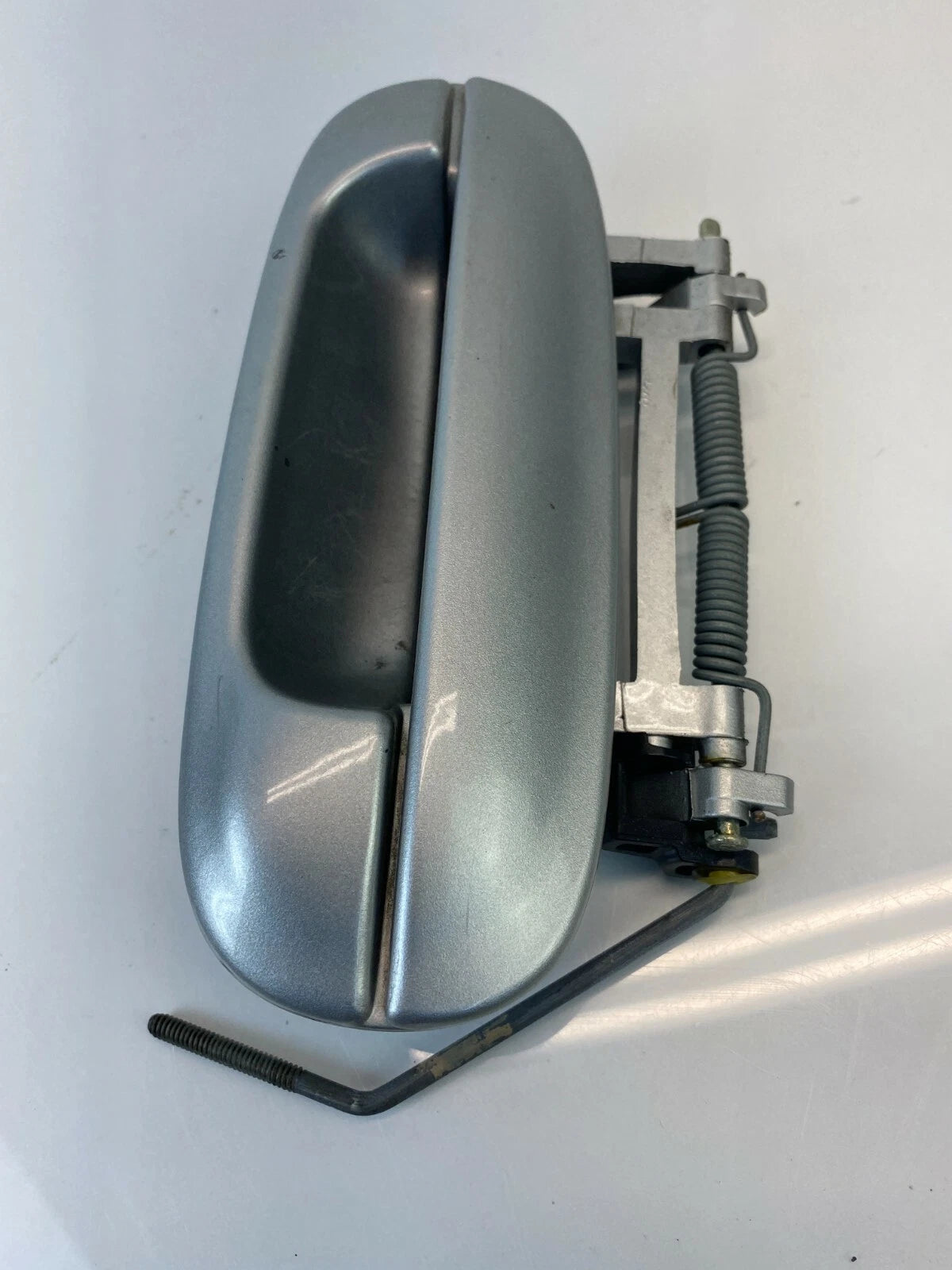 03-07 CADILLAC CTS REAR LEFT OUTER EXTERIOR DOOR HANDLE ASSEMBLY 25753678 OEM