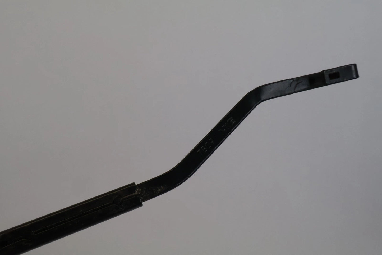 2010-2013 SUZUKI KIZASHI FRONT WINDSHIELD WIPER ARMS PAIR SET OEM FACTORY
