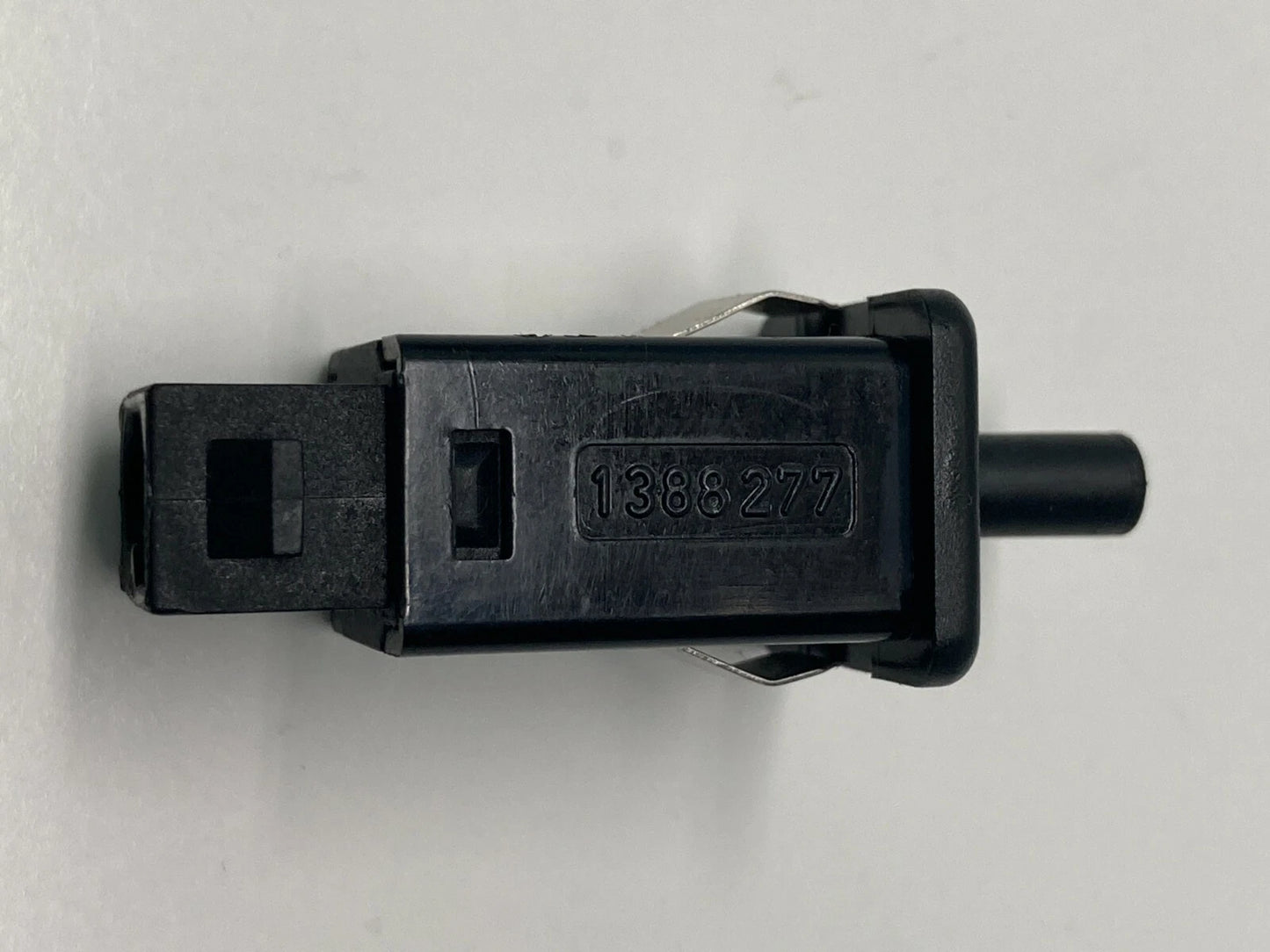 2002-2005 BMW 7-SERIES 745I 745LI GLOVE BOX POSITION SENSOR LIGHT SWITCH 1388277