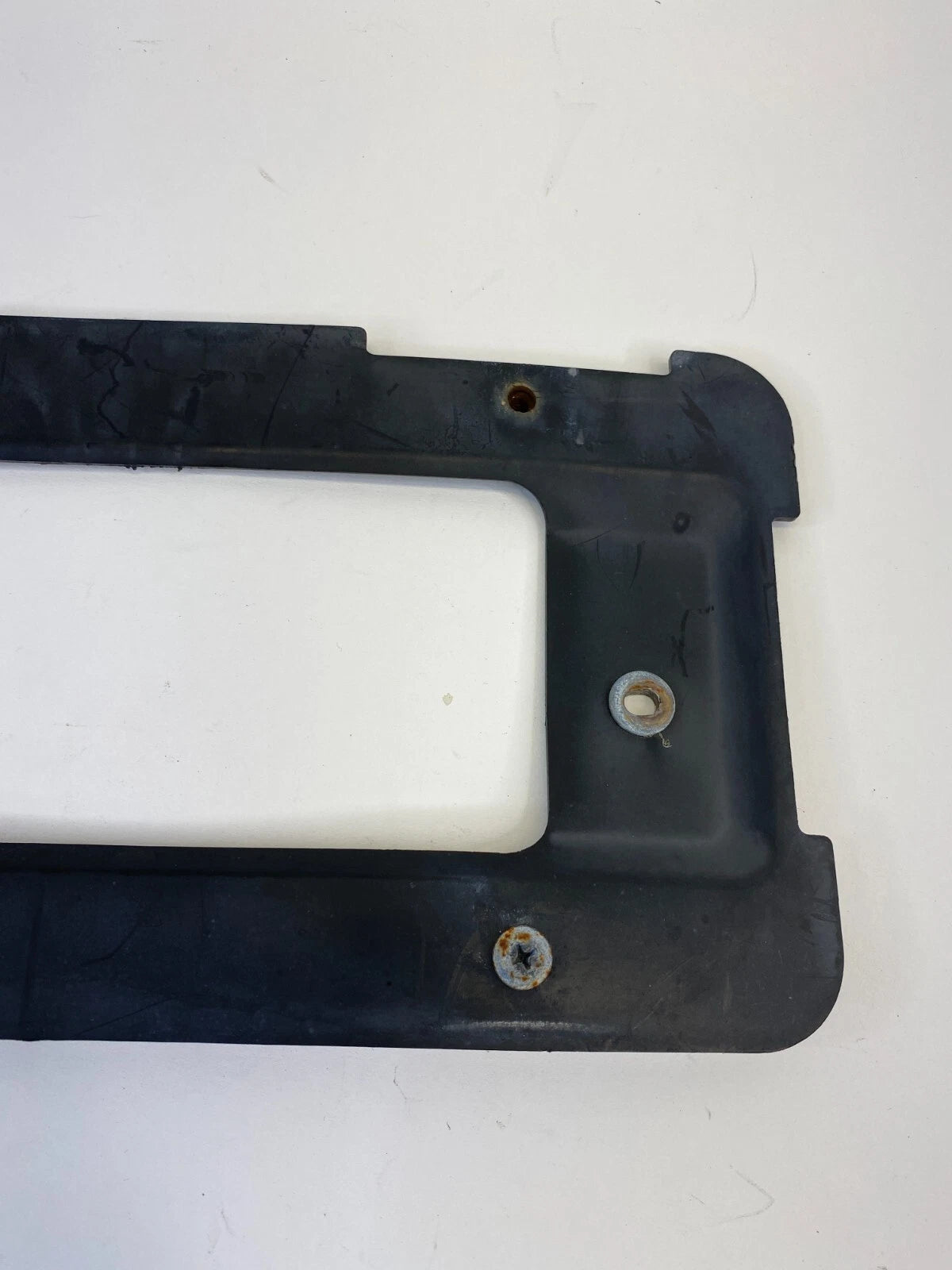 2006-2010 BMW 550I SEDAN REAR TRUNK LICENSE PLATE BASE BRACKET 511882380611 OEM