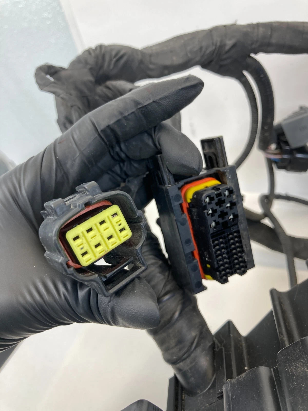 2011-2014 HYUNDAI SONATA HYBRID 2.4L L4 A/T ENGINE COMPARTMENT FUSE RELAY BOX