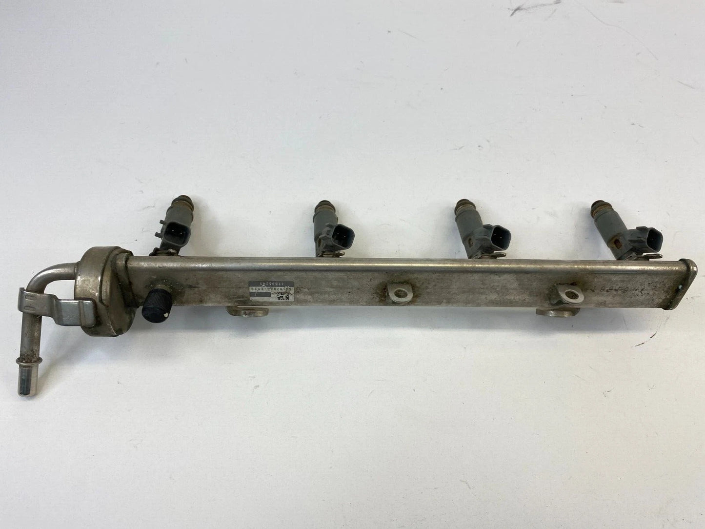 06-11 CHEVY HHR 2.2L 06-12 MALIBU 2.4L FUEL INJECTION RAIL W INJECTORS 12605249