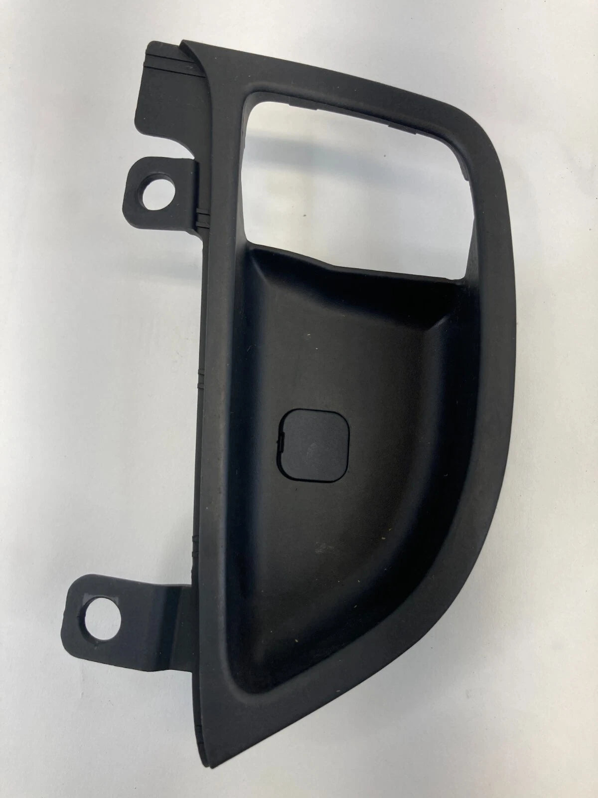 11-16 HYUNDAI ELANTRA FRONT RIGHT INTERIOR DOOR HANDLE BEZEL COVER 82621-MD000