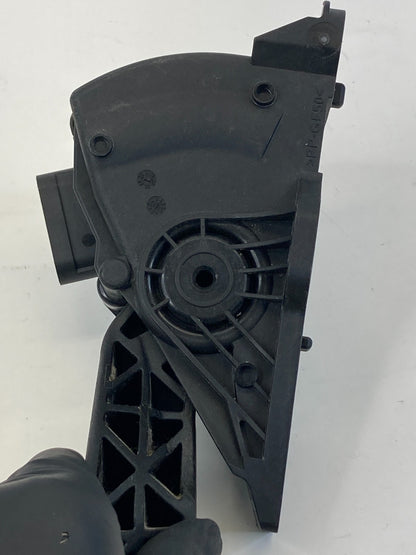 07-11 GMC Yukon Escalade 2.4L AT Fuel Accelerator Gas Pedal Throttle 15101848