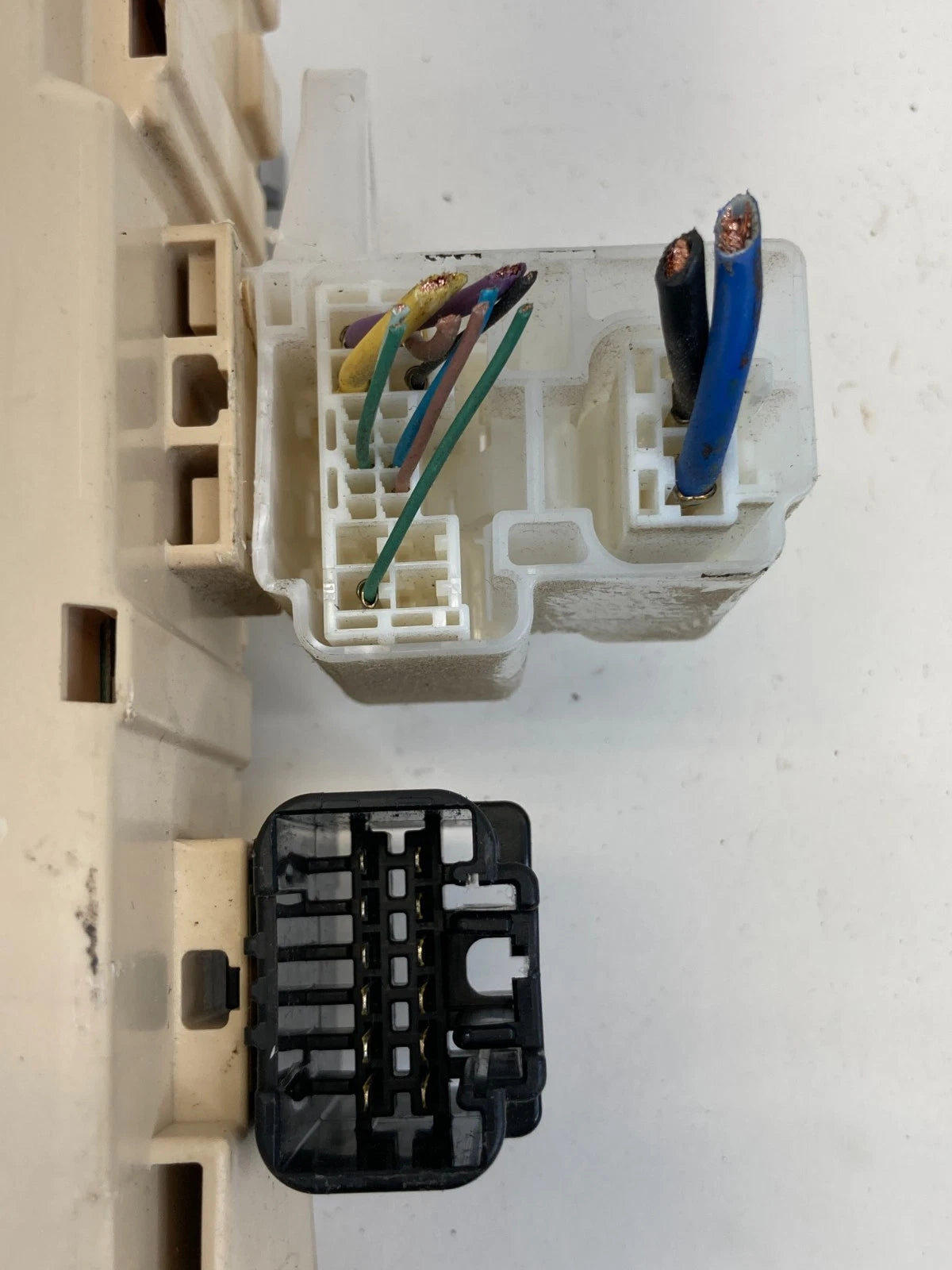 2005-2010 TOYOTA AVALON UNDER DASH INTERIOR FUSE BOX RELAY MODULE OEM