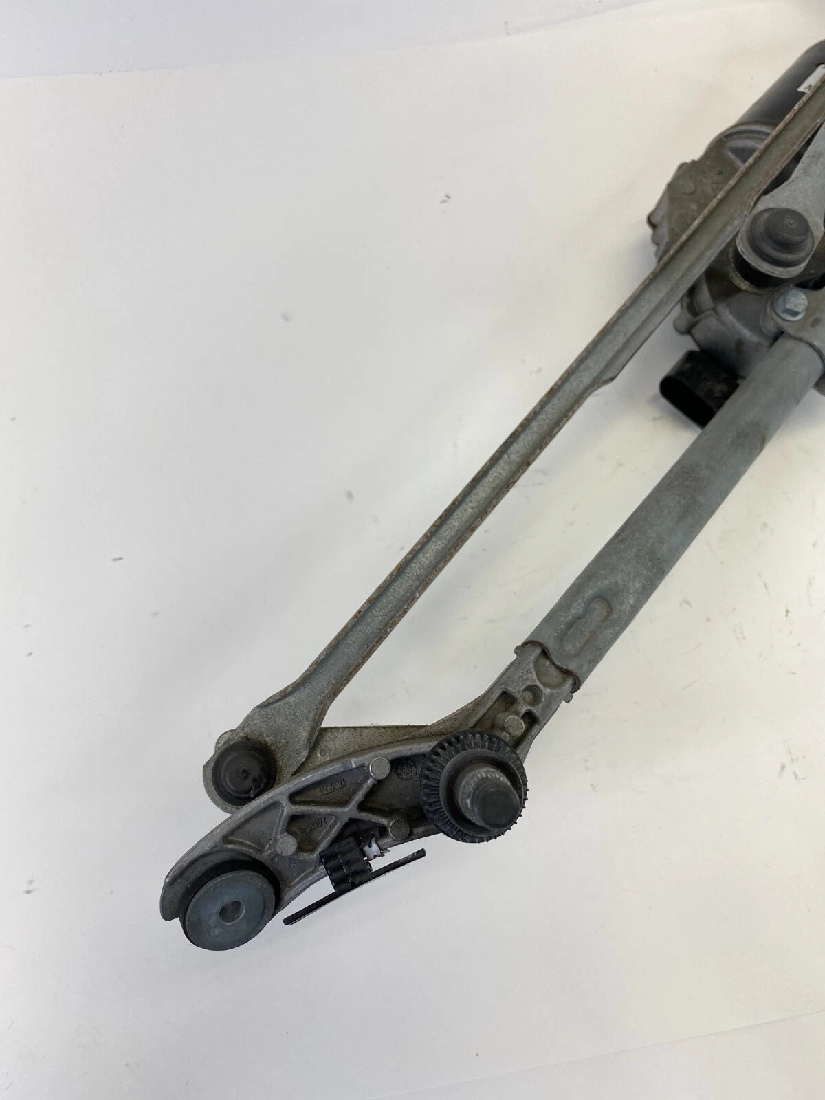 2006 BMW 330XI FRONT WINDSHIELD WIPER MOTOR LINKAGE ASSEMBLY OEM 697826301