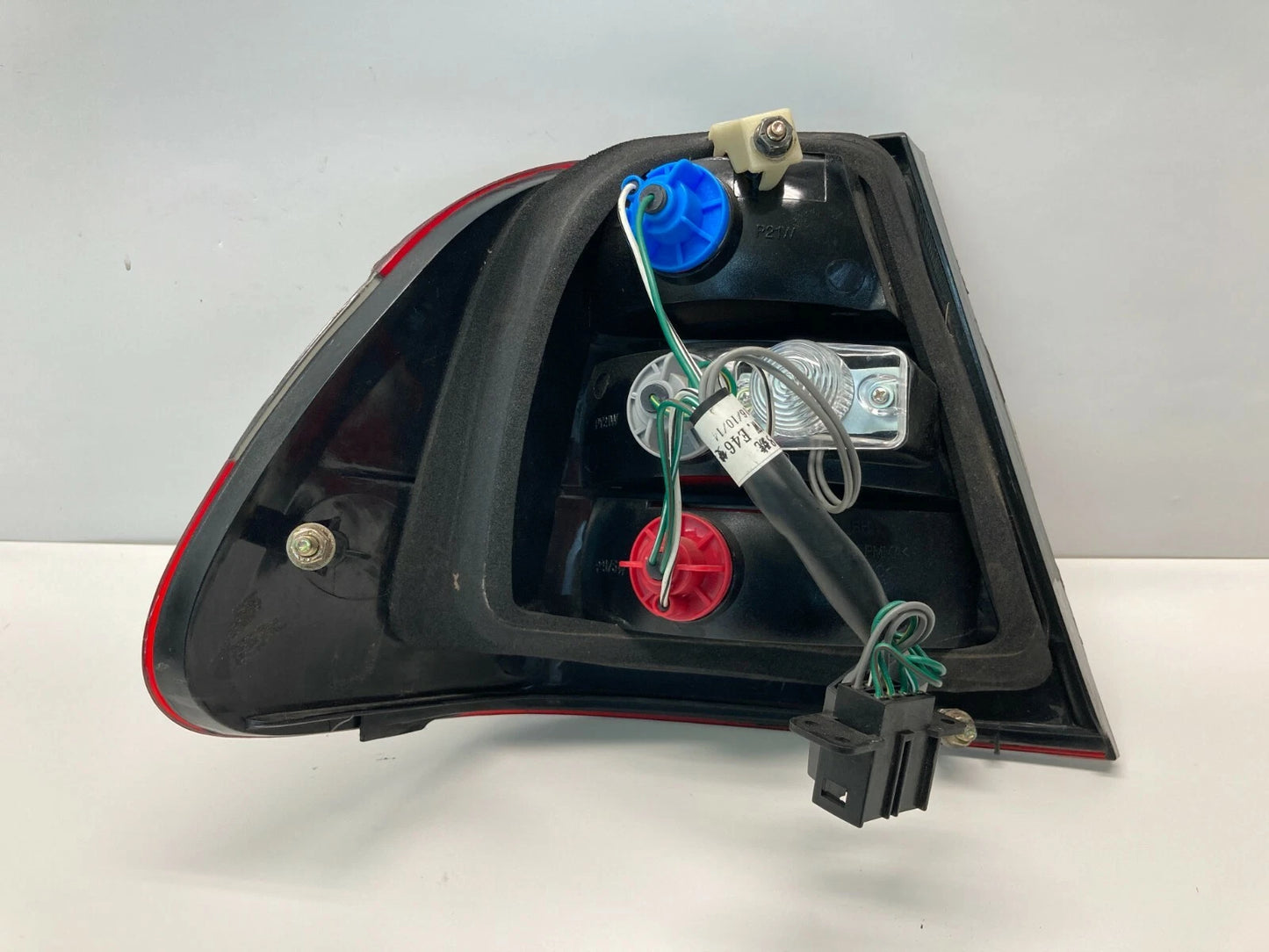 2001 BMW 3-SERIES 325I SEDAN REAR RIGHT PASSENGER SIDE OUTER TAILLIGHT TAIL LAMP