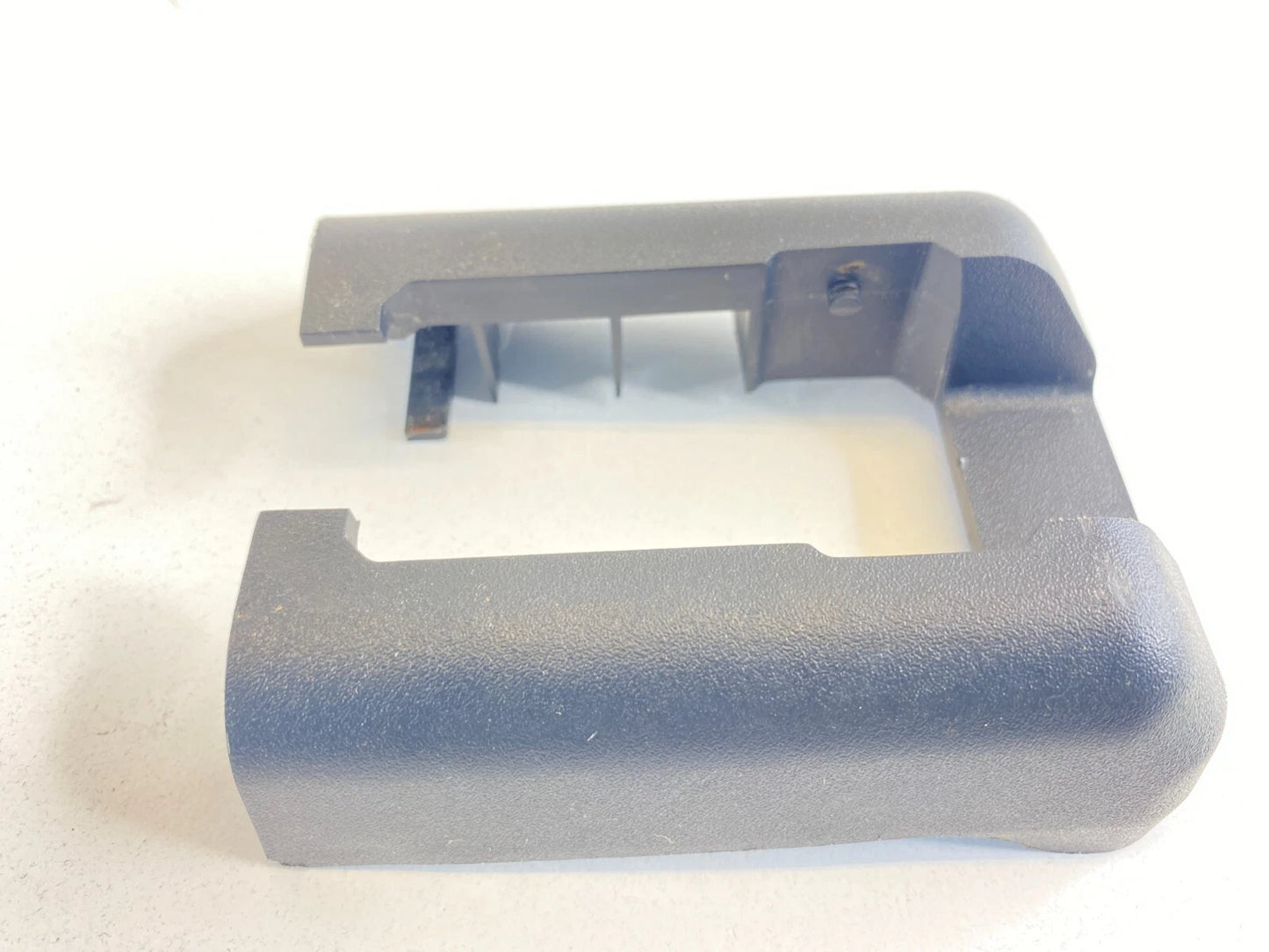 2000-2005 CHEVROLET CHEVY MONTE CARLO SEAT BELT COVER TRIM L01286004 OEM