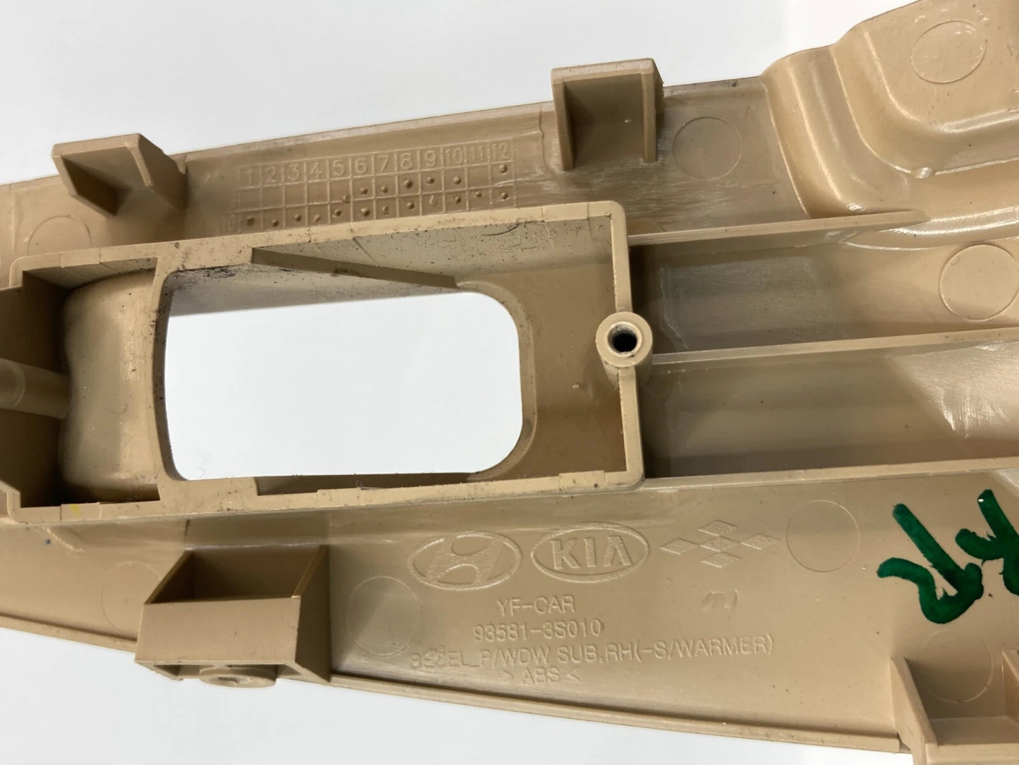 2011-2014 HYUNDAI SONATA REAR RIGHT SIDE DOOR WINDOW SWITCH BEZEL 93581-3S010