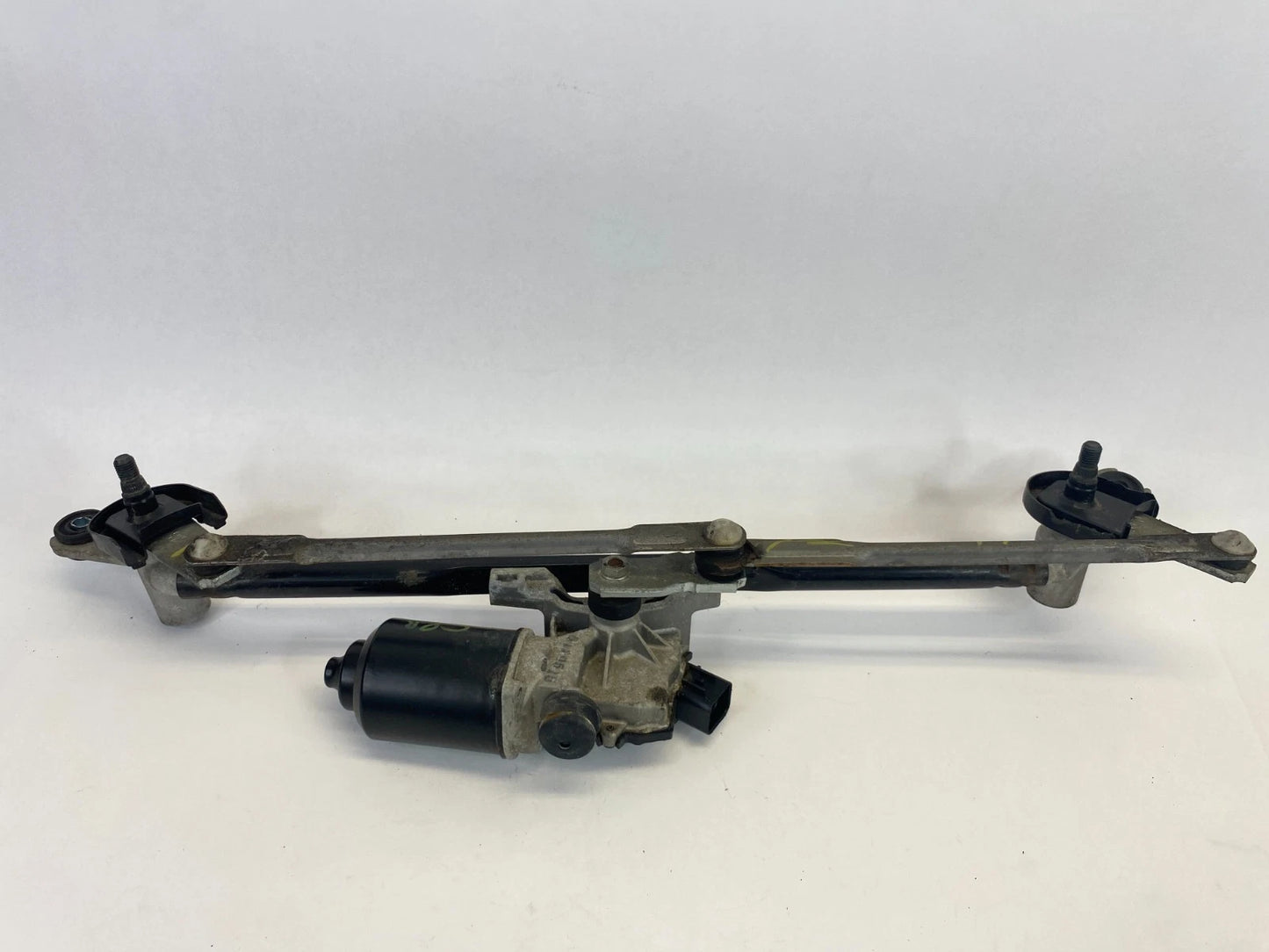 2010-2013 KIA FORTE FRONT WINDSHIELD WIPER MOTOR TRANSMISSION OEM 98110-1M000