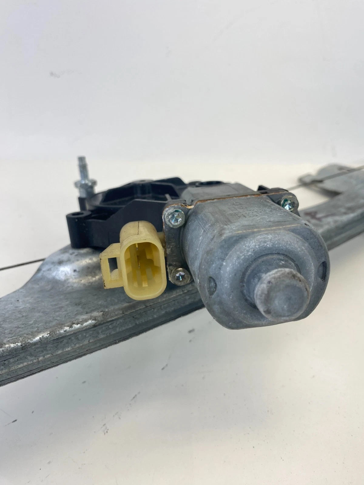 2008-2012 BUICK ENCLAVE REAR RIGHT BACK SIDE DOOR WINDOW MOTOR W/ REGULATOR