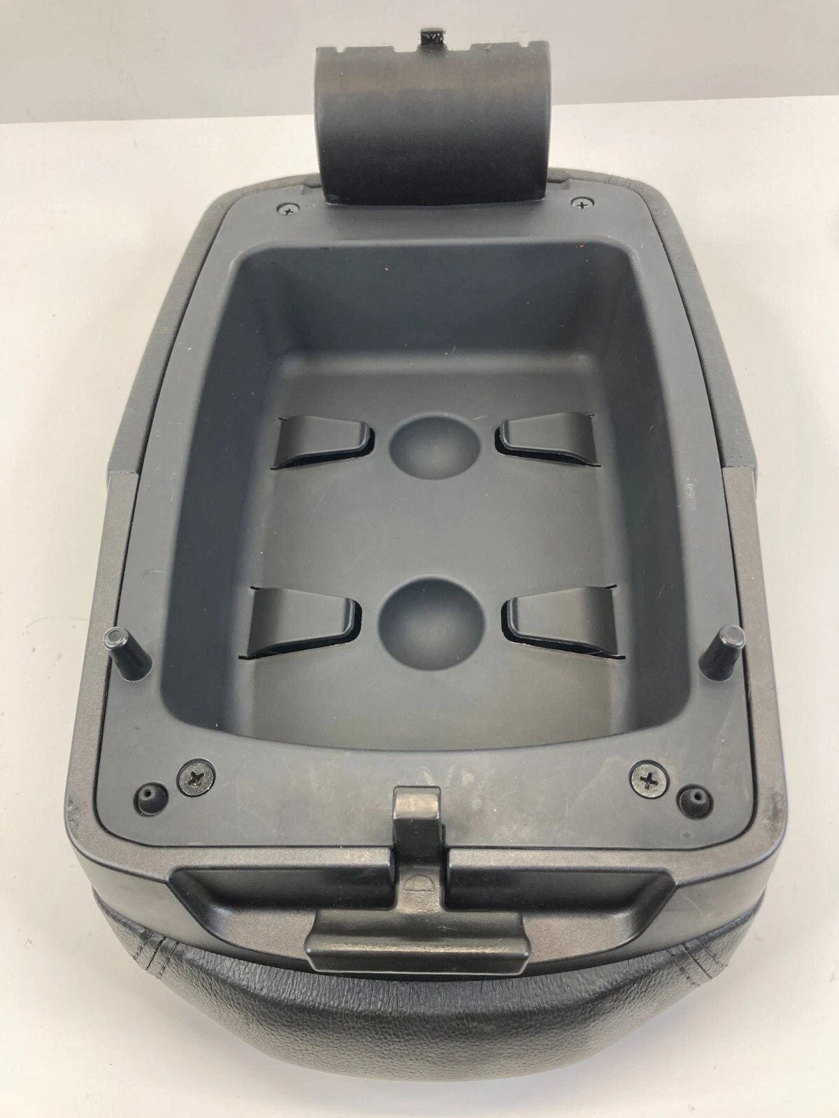 2013-2016 HYUNDAI SANTA FE CENTER CONSOLE ARMREST LID COVER ASSEMBLY LATCH OEM