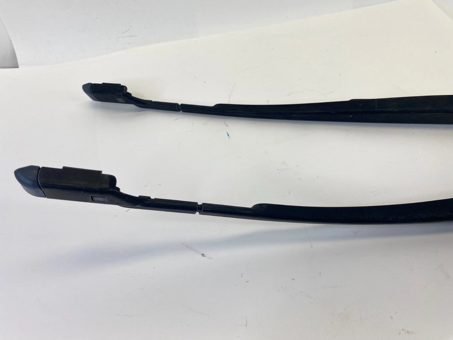 2010-2016 CADILLAC SRX FRONT WINDSHIELD WIPER ARM SET 22872978 OEM FACTORY