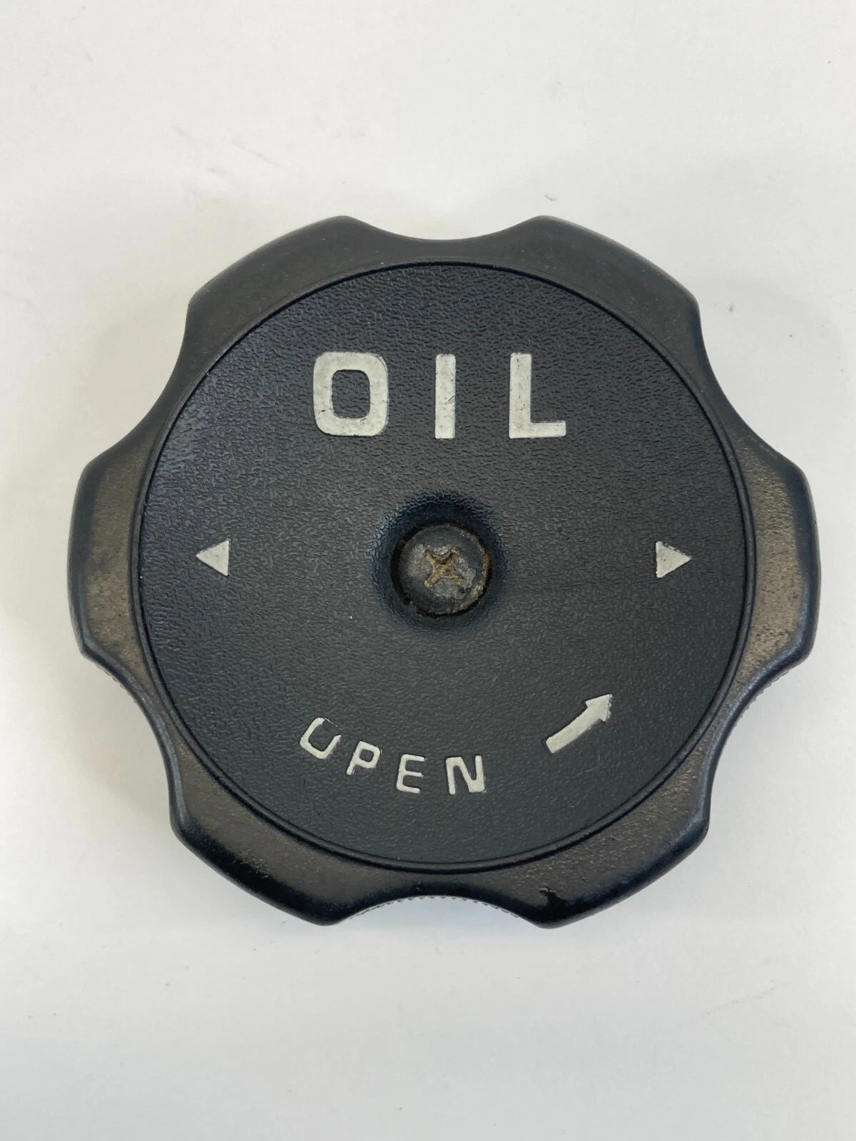 1997-2004 MITSUBISHI MONTERO SPORT ENGINE OIL FILLER TANK CAP LID COVER OEM