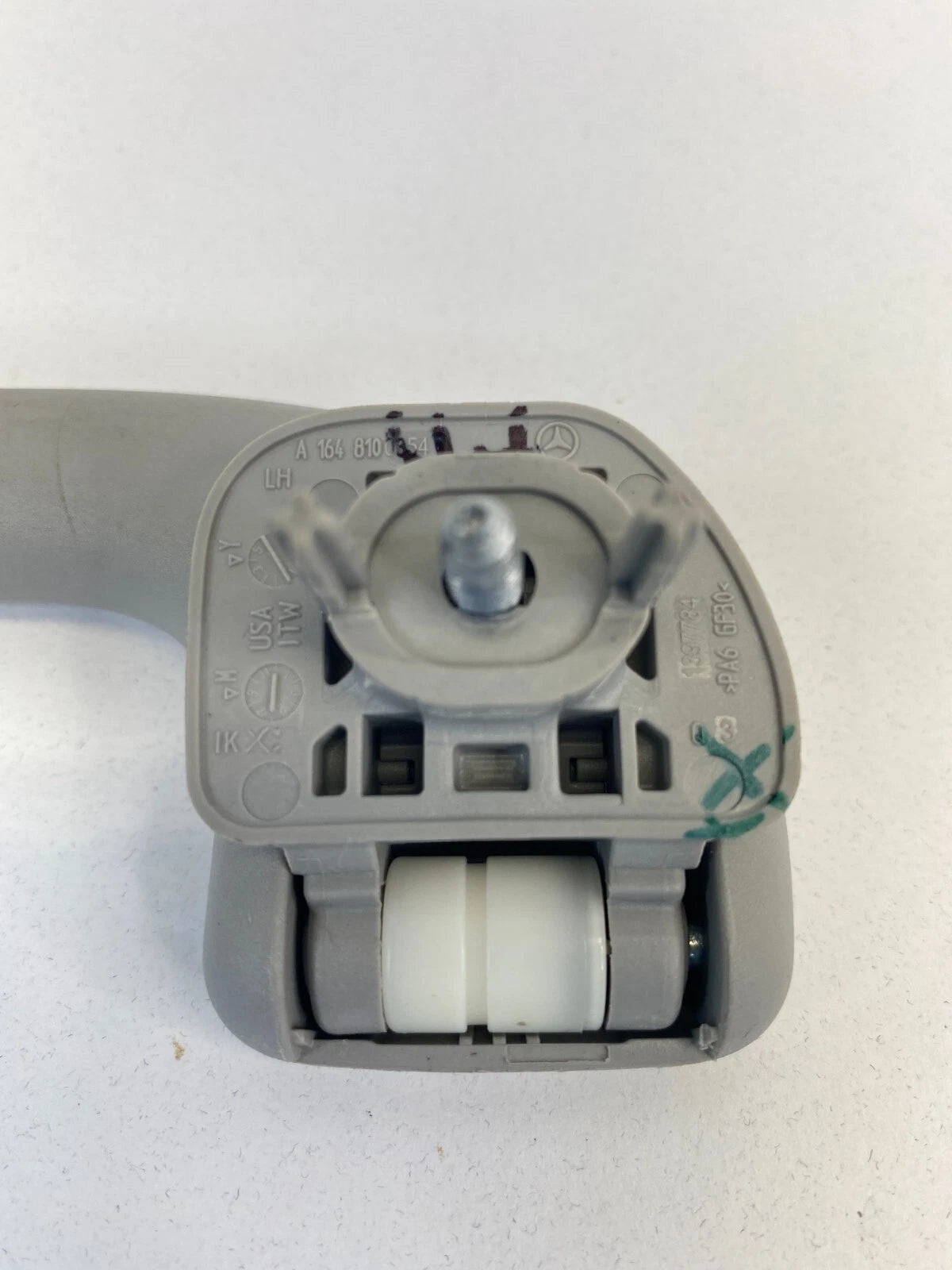 06-12 MERCEDES-BENZ R350 FRONT RIGHT INNER ROOF GRAB HANDLE ASSIST A1648100354