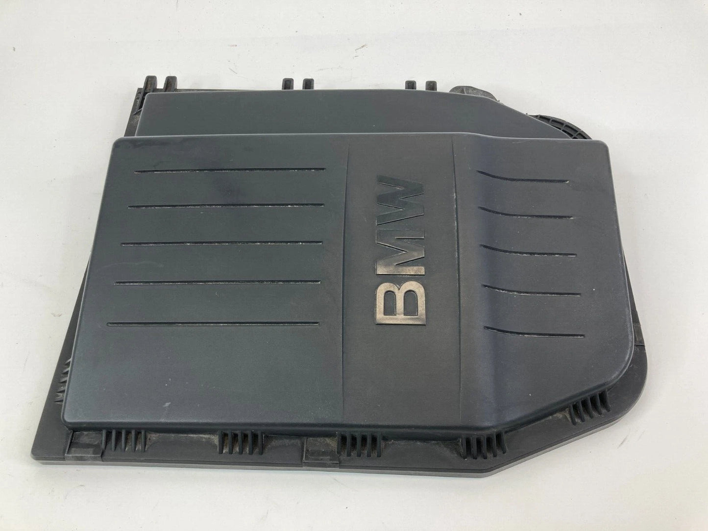 09-10 BMW 535I XDRIVE AIR CLEANER FILTER BOX INTAKE UPPER HOUSING 70304789 OEM
