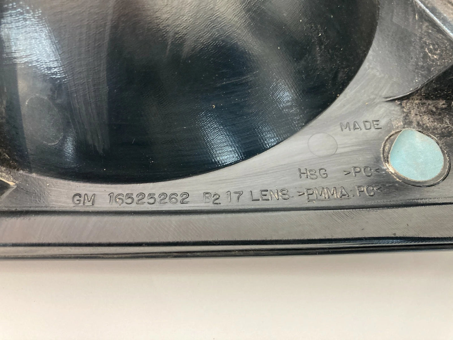 2000-2004 CHEVROLET IMPALA REAR RIGHT PASSENGER OUTER TAIL LIGHT 16525262 OEM