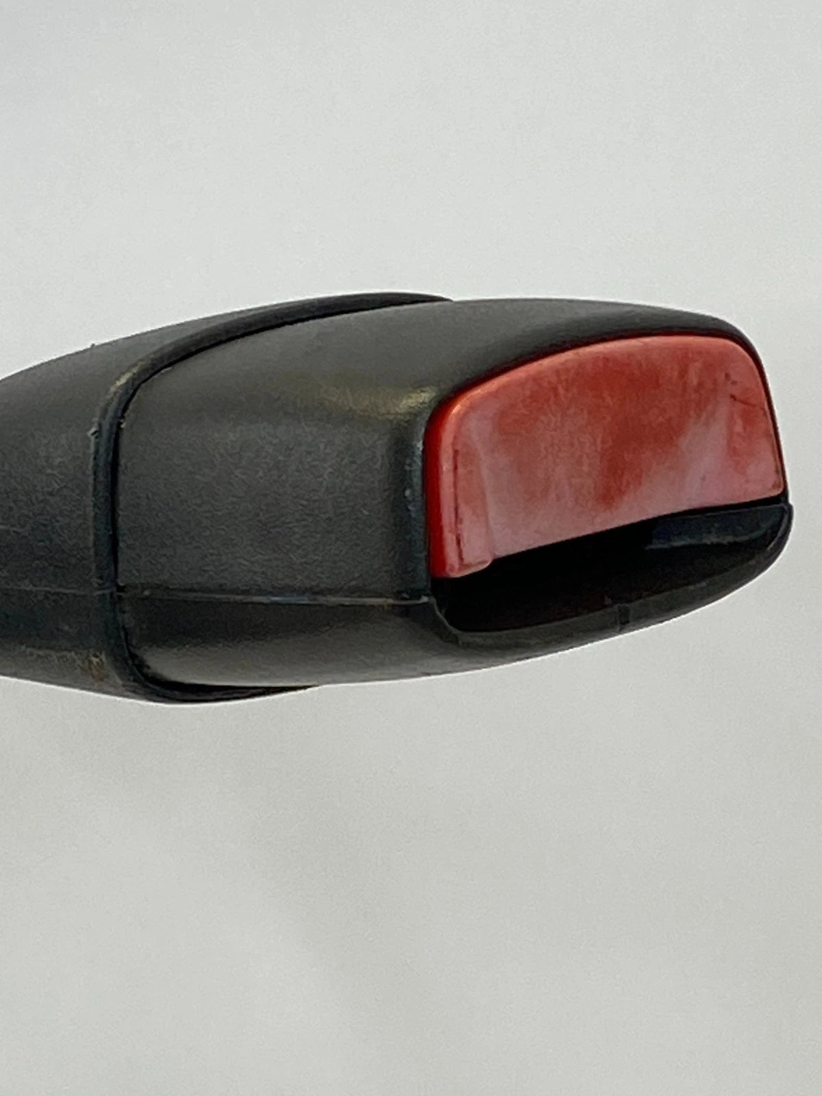 2006-2009 PONTIAC TORRENT FRONT RIGHT PASSENGER SIDE SEAT BELT BUCKLE 5206420