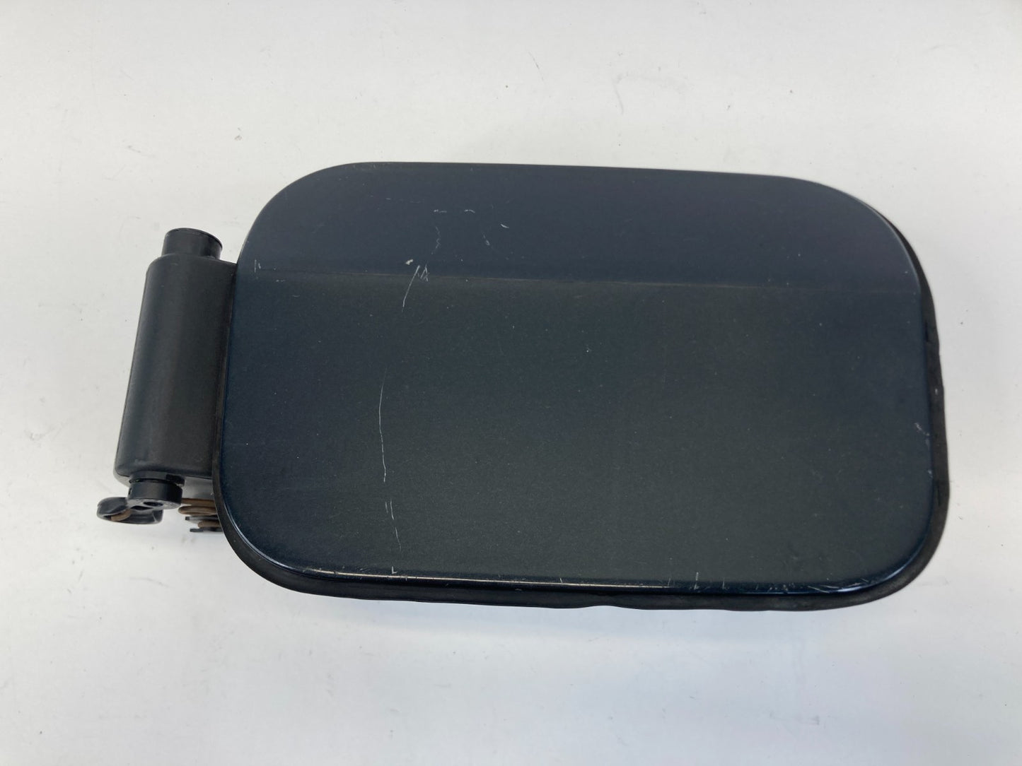 2004 2005 2006 2007 BMW 525i Fuel Filler Door Gas Tank Lid Cover 7183712 OEM