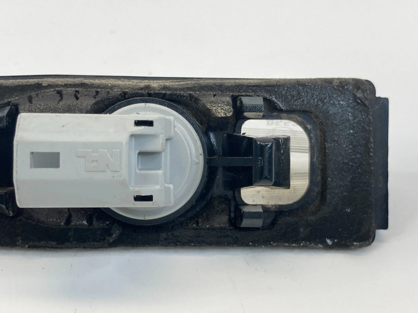 2002-2011 TOYOTA CAMRY REAR TRUNK LID LEFT OR RIGHT LICENSE PLATE LIGHT LAMP OEM