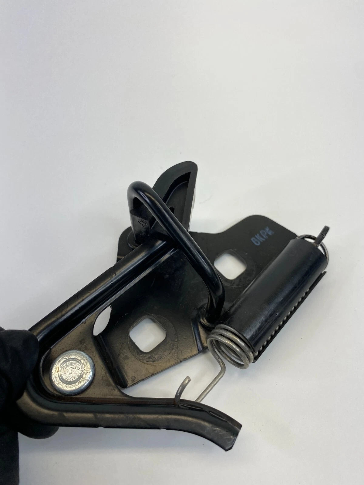 06-09 MILAN 06-12 FUSION REAR TRUNK LID LOCK LATCH STRIKER RELEASE 54404B12 OEM