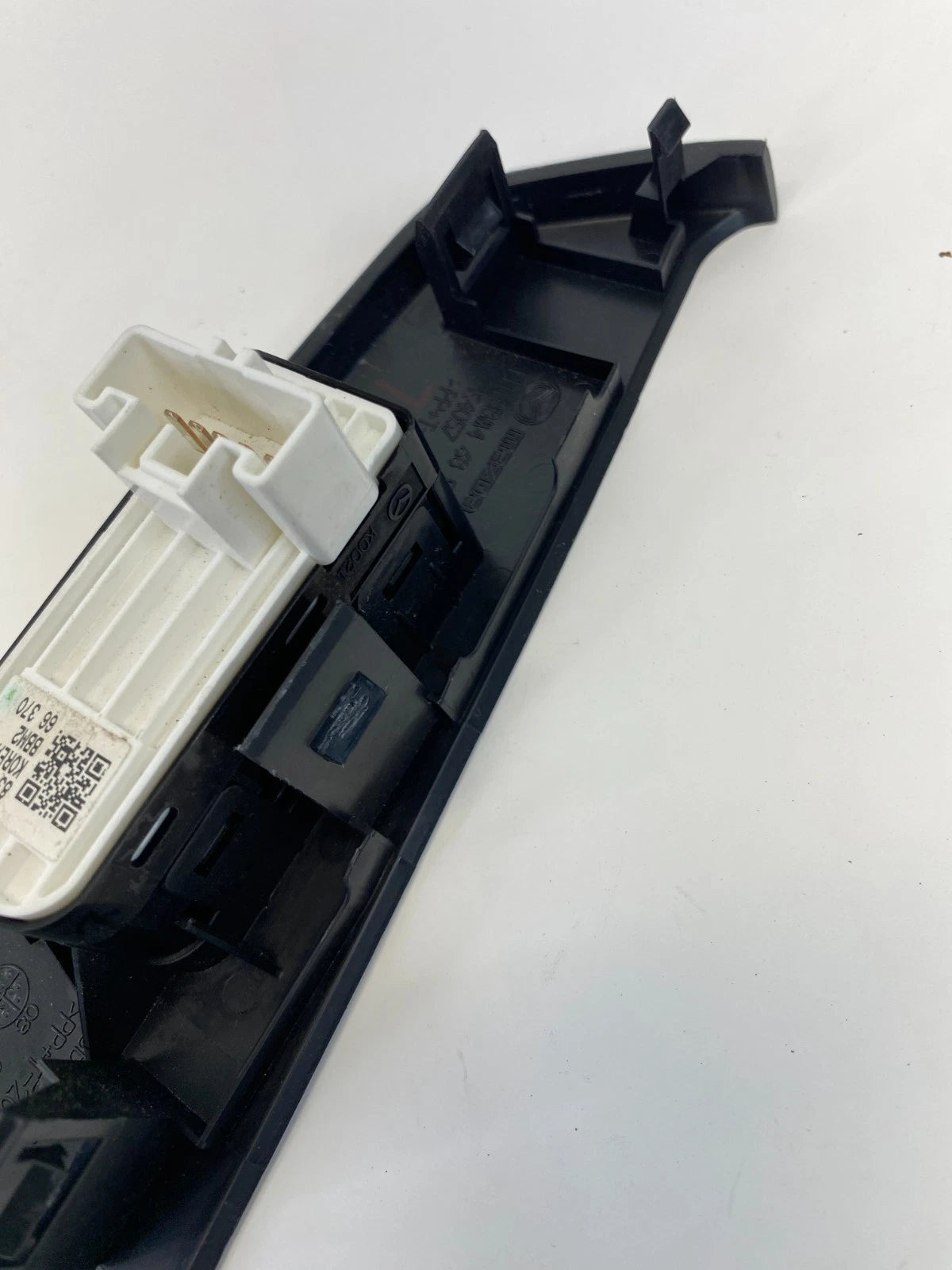 2010-2012 MAZDA 3 SEDAN REAR LEFT SIDE POWER WINDOW CONTROL SWITCH W/ BEZEL OEM