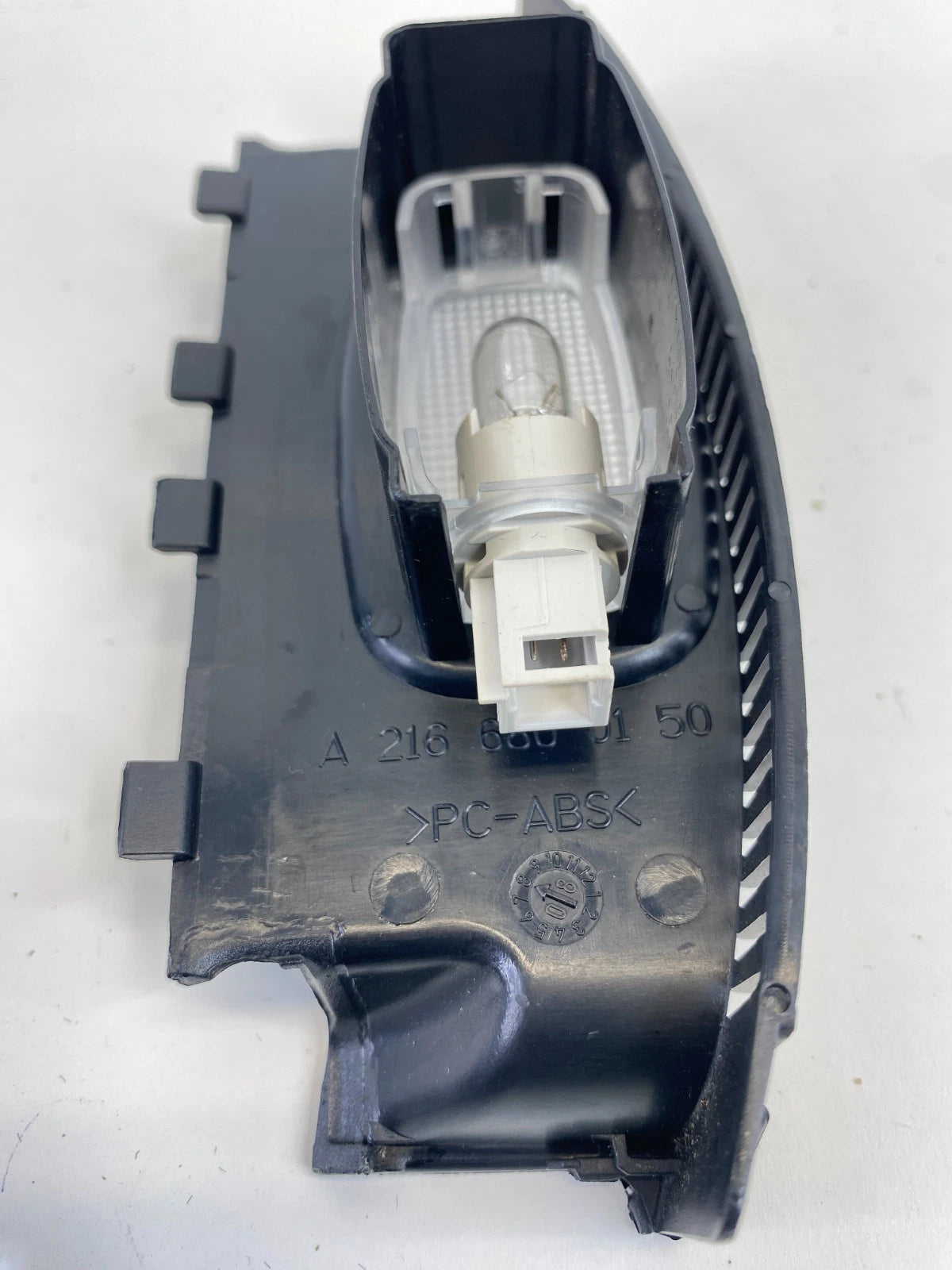 2007-2011 MERCEDES-BENZ CLS550 CENTER CONSOLE ARMREST STORAGE LIGHT LAMP OEM
