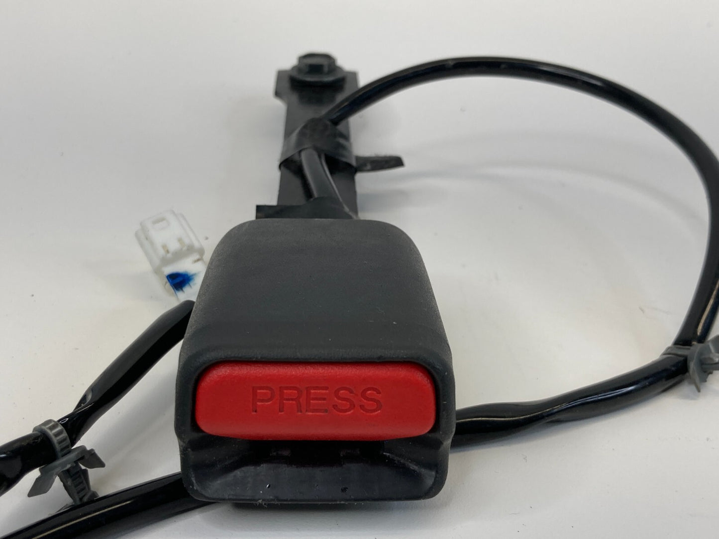 2013-2019 Nissan Sentra Front Right Passenger Side Seat Belt Buckle FR RH OEM