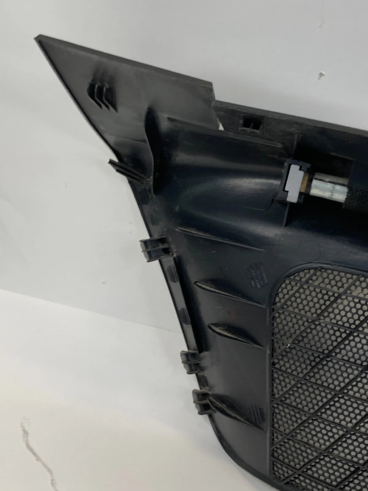 2009-2014 VOLKSWAGEN ROUTAN REAR RIGHT SIDE 3RD ROW QUARTER WINDOW SUN SHADE OEM