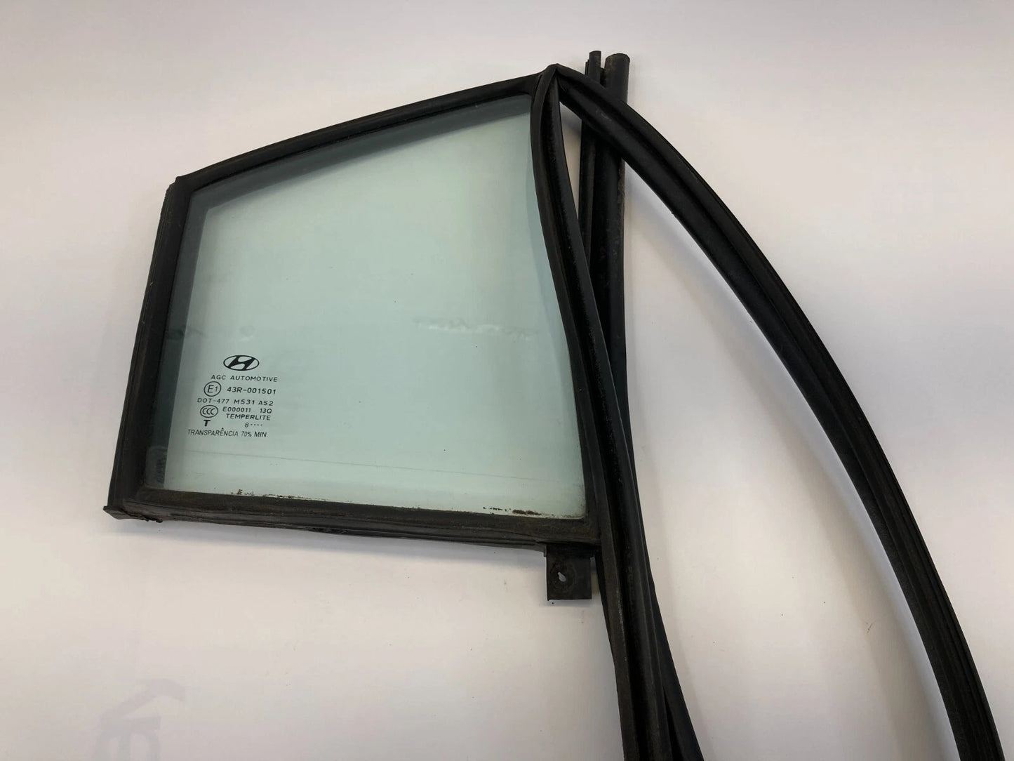 06-11 HYUNDAI ACCENT SEDAN REAR RIGHT SIDE DOOR WINDOW FIXED VENT QUARTER GLASS