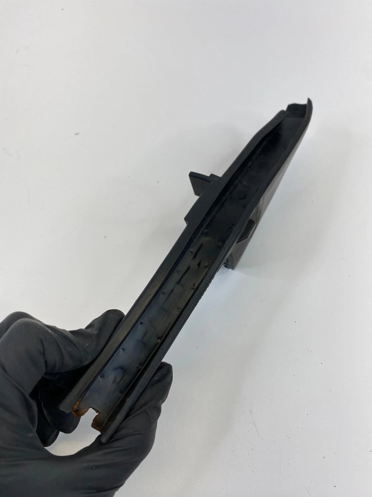 12-17 HYUNDAI ACCENT SEDAN REAR LEFT DOOR EXTERIOR CORNER MOLDING 83830-1R000