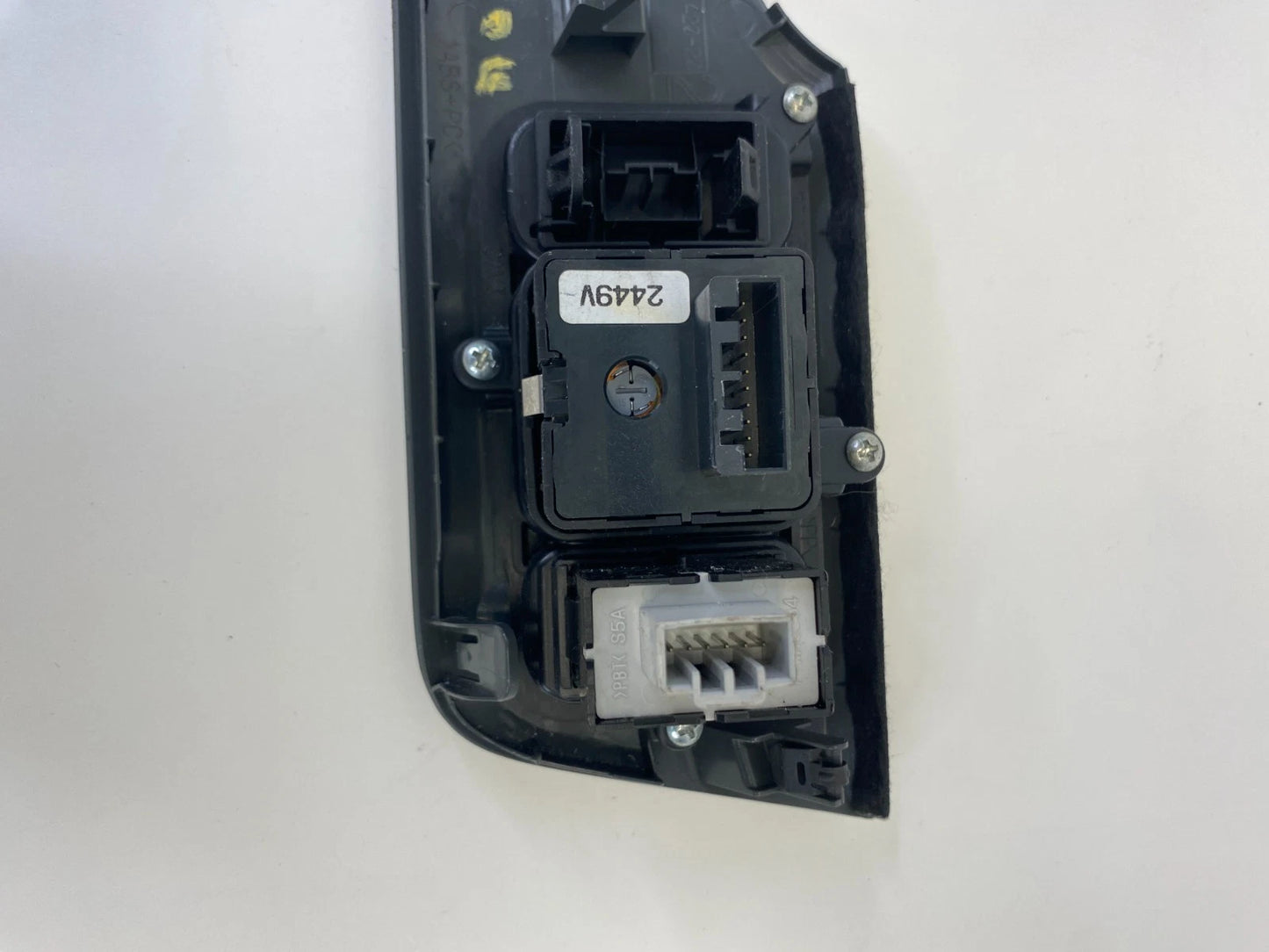 2005-2010 HONDA ODYSSEY SLIDING DOOR TRUNK RELEASE SWITCH BEZEL OEM 7720ASHJA411