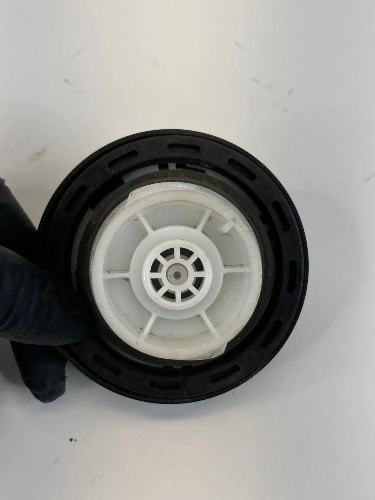 2012-2017 Kia Rio SEDAN Fuel Filler Tank Door Gas Lid Cover Assy 69510-1W000 OEM