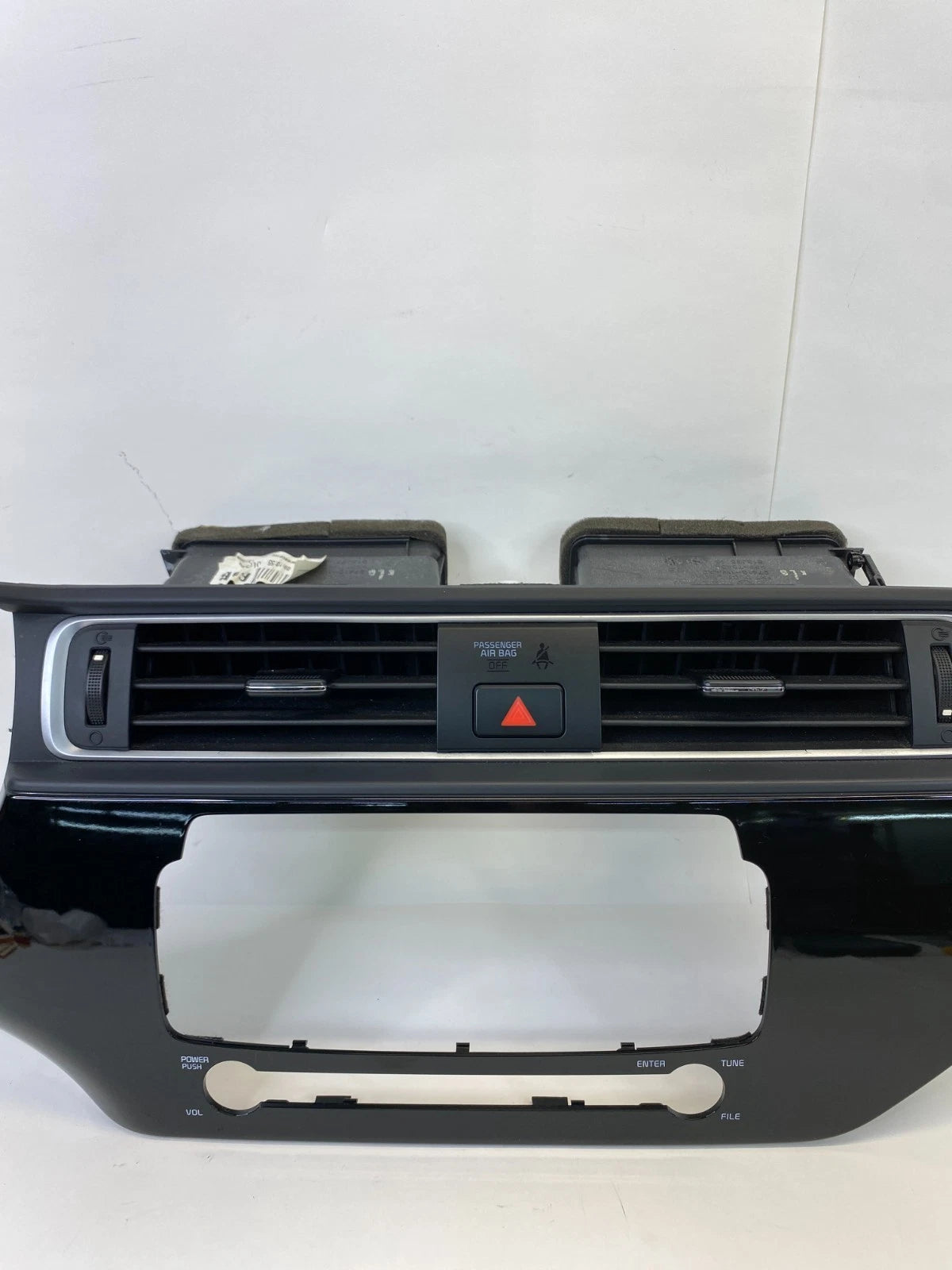 15-17 KIA RIO CENTER DASH RADIO BEZEL A/C AIR VENT W/ HAZARD SWITCH 847401WBB0FH