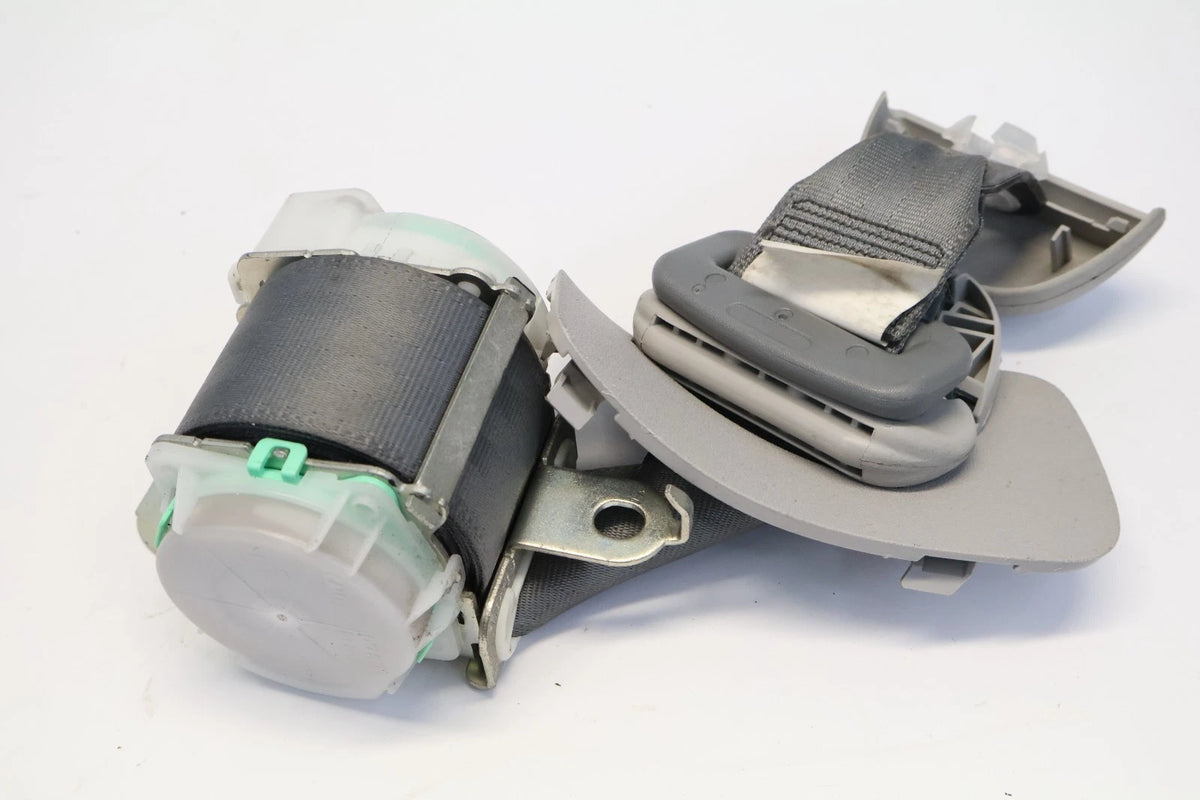 2011-2014 TOYOTA SIENNA REAR RIGHT 3RD ROW SEAT BELT RETRACTOR 73373-08100 OEM