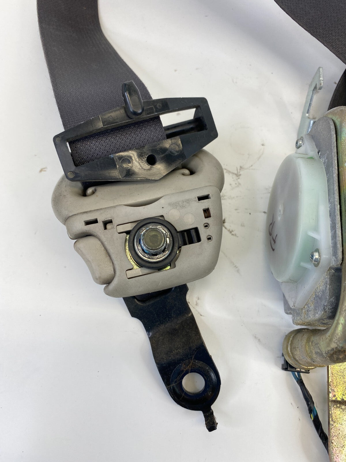 2005 2006 Dodge Magnum Front Right Passenger Seat Belt Retractor P0UX521DVAD OEM